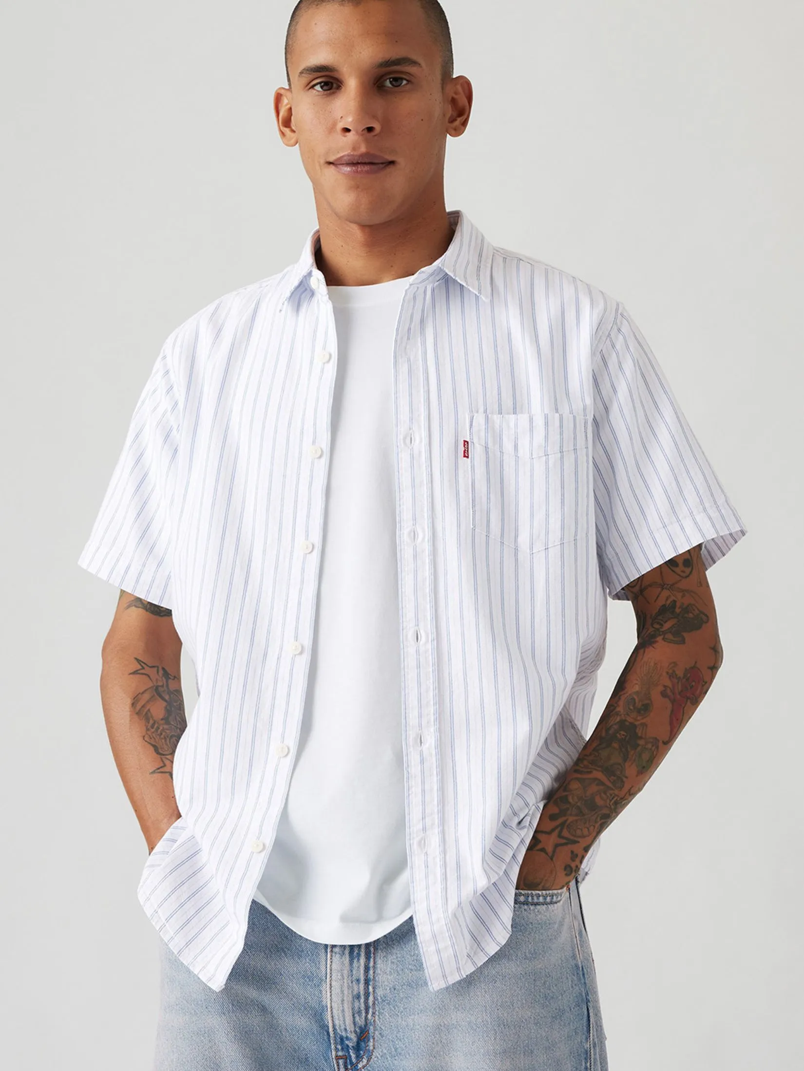 LEVI'S Men's Short-Sleeve Classic Standard Fit Shirt White LEVI'S Men's Short-Sleeve Classic Standard Fit Shirt White