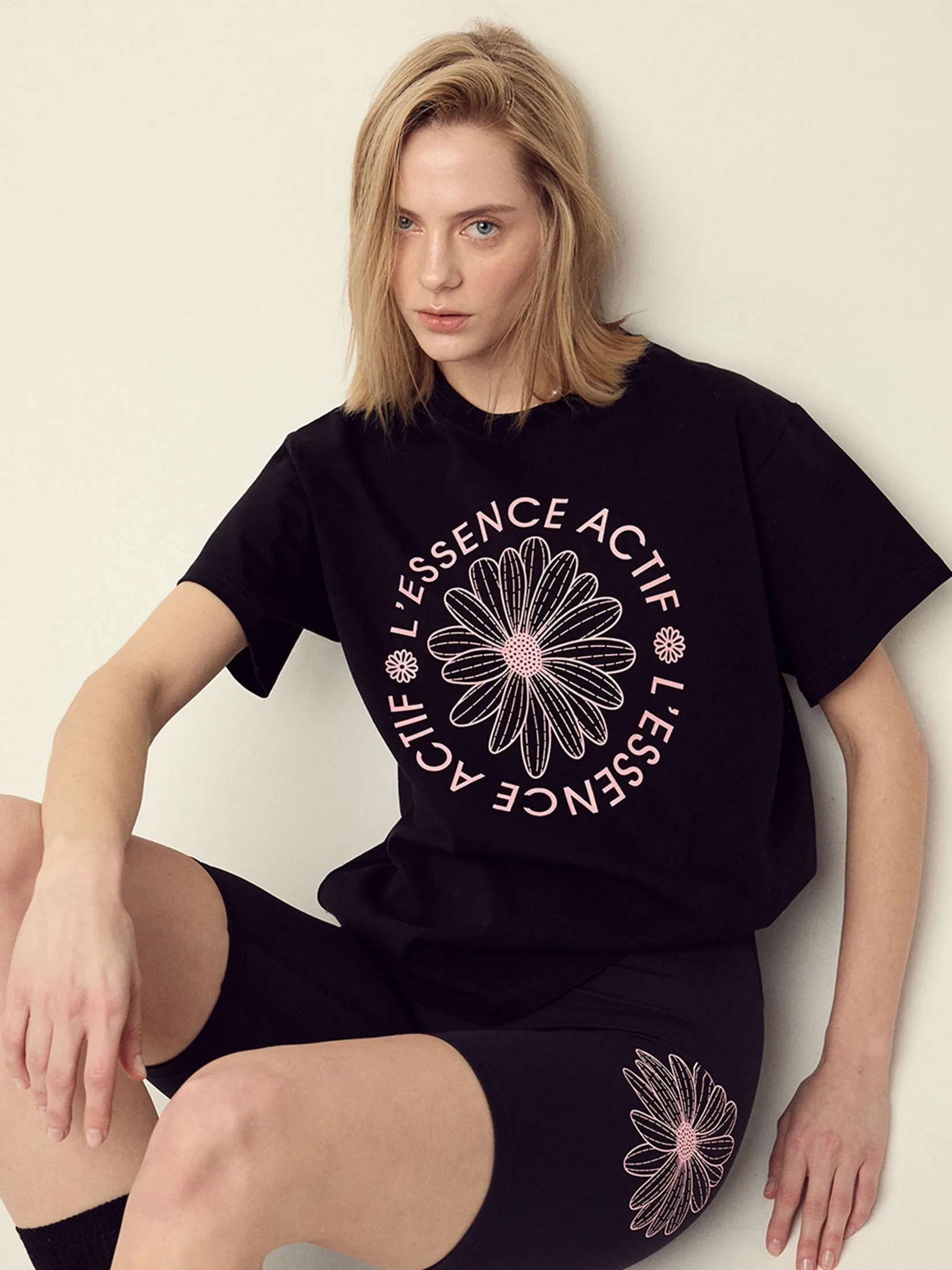 MARDI MERCREDI ACTIF T-Shirt Actif Emblem Black Pink F MARDI MERCREDI ACTIF T-Shirt Actif Emblem Black Pink F