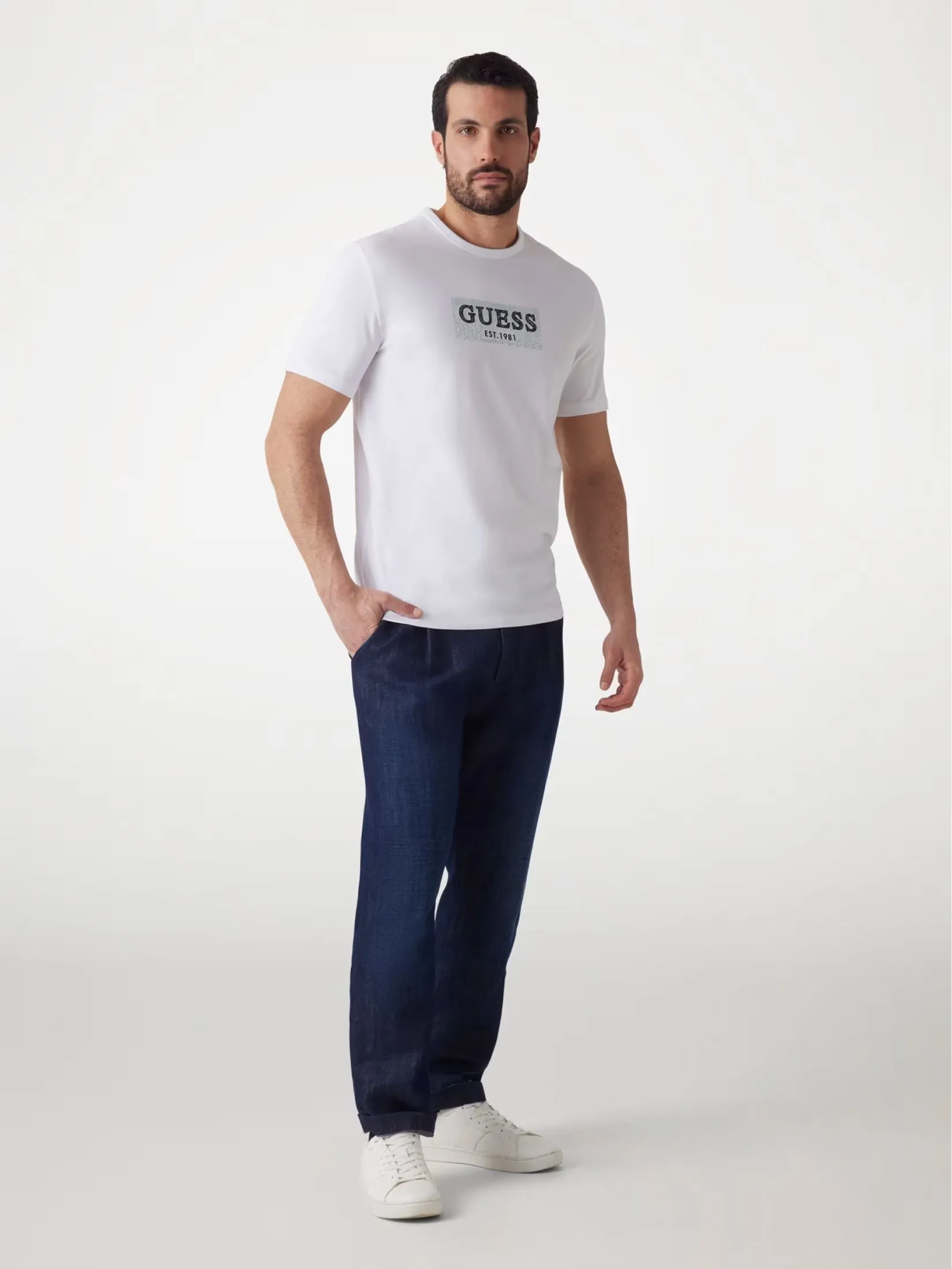 GUESS GUESS MEN Front Logo  T-Shirt  M5GI19J1314  -  White GUESS GUESS MEN Front Logo  T-Shirt  M5GI19J1314  -  White
