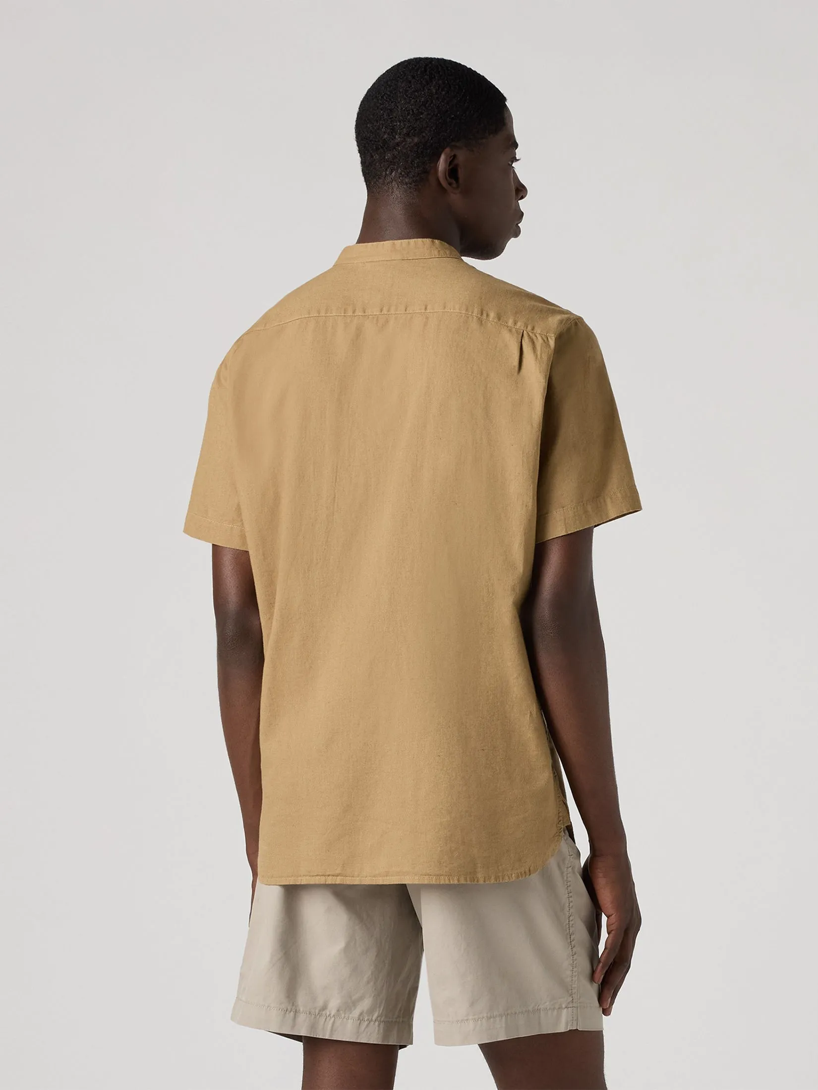 LEVI'S Men's Short-Sleeve Banded Collar Shirt Tan LEVI'S Men's Short-Sleeve Banded Collar Shirt Tan