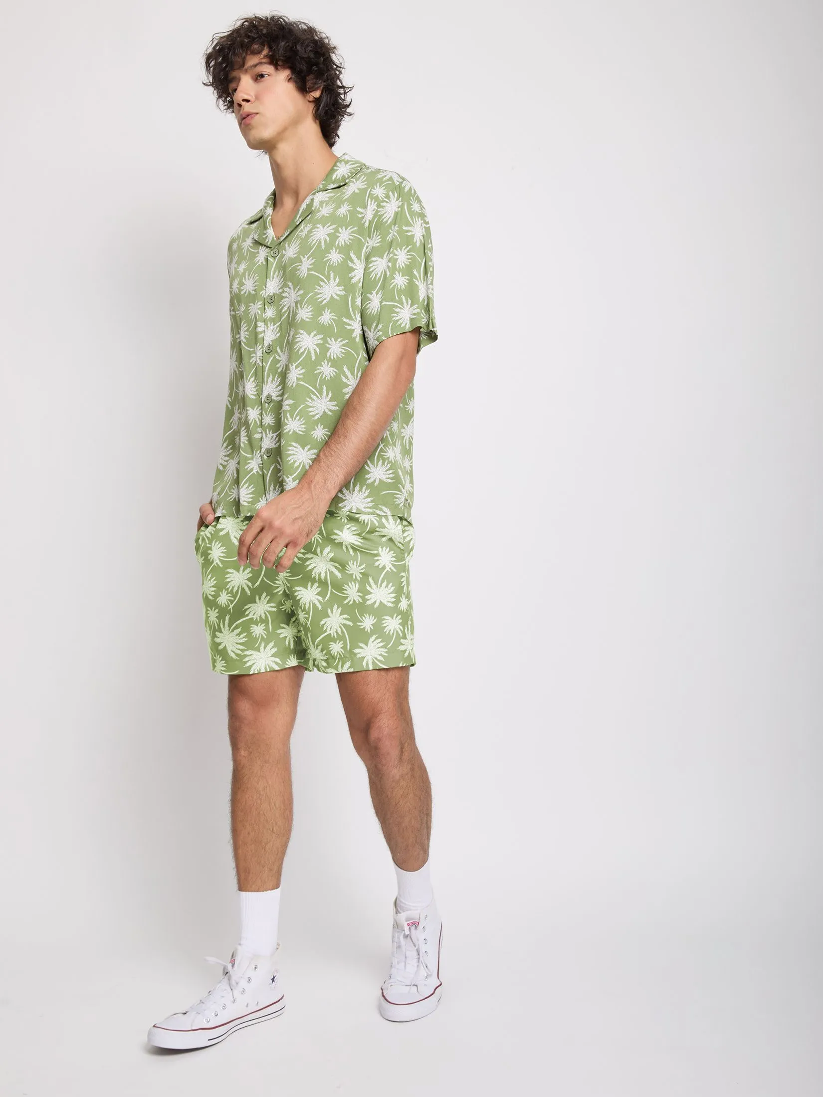DEFRY 01 Men Shirt Short Sleeves Hawaiian Style Green DEFRY 01 Men Shirt Short Sleeves Hawaiian Style Green