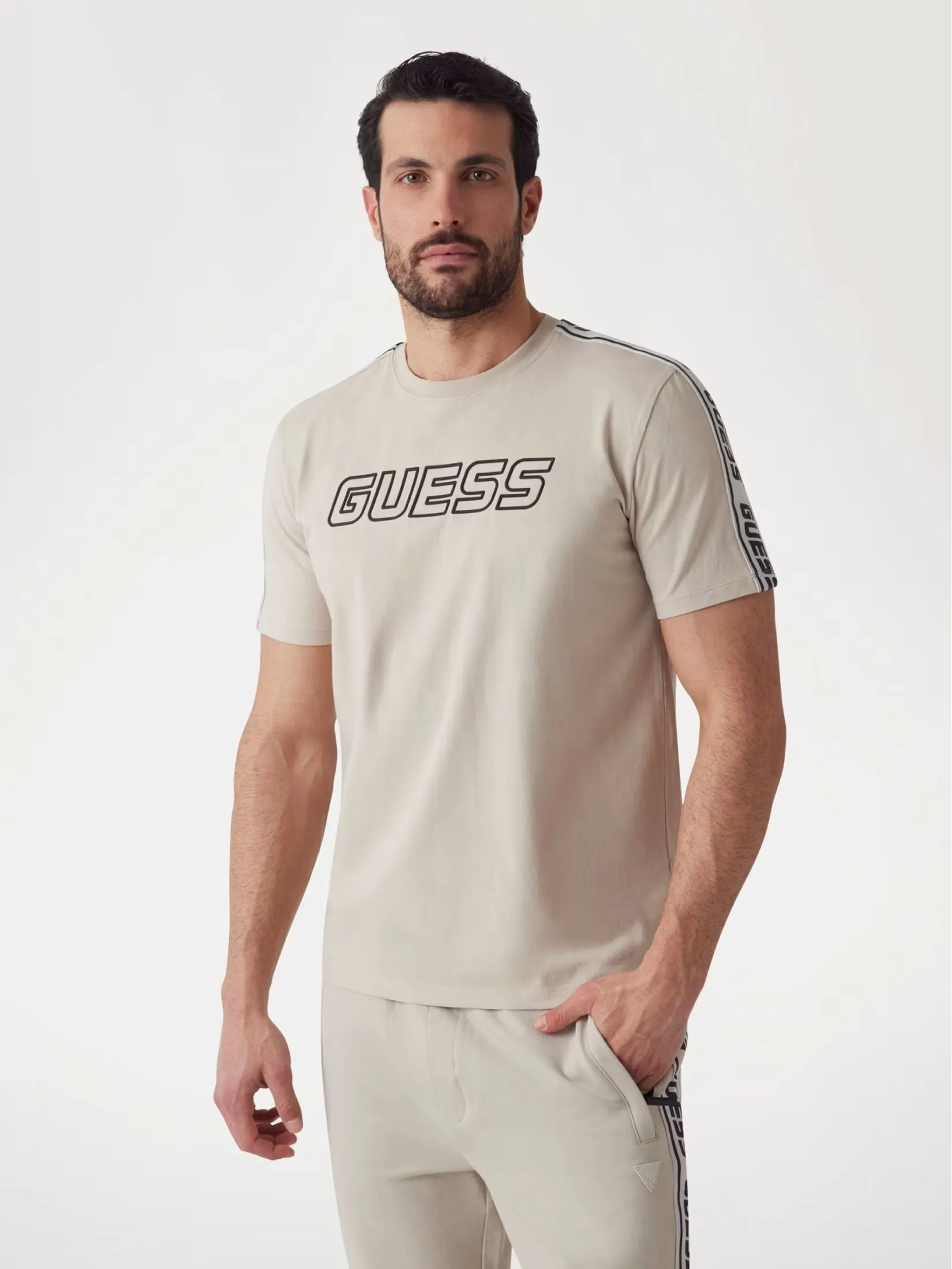GUESS GUESS MEN  Front Logo Stretch  T-Shirt  Z4GI18J1314  -  Beige GUESS GUESS MEN  Front Logo Stretch  T-Shirt  Z4GI18J1314  -  Beige
