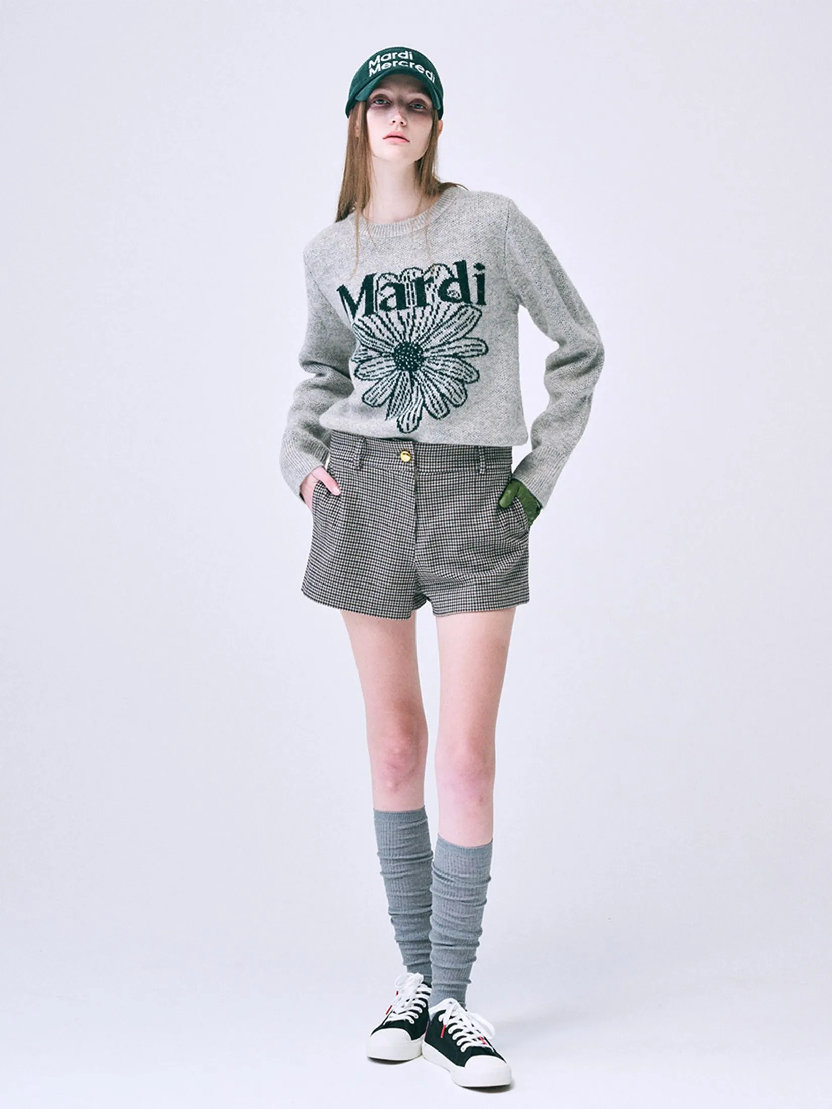 MARDI MERCREDI ACTIF Gold Button Mid Rise Shorts Square Logo Wappen Beige Check MARDI MERCREDI ACTIF Gold Button Mid Rise Shorts Square Logo Wappen Beige Check