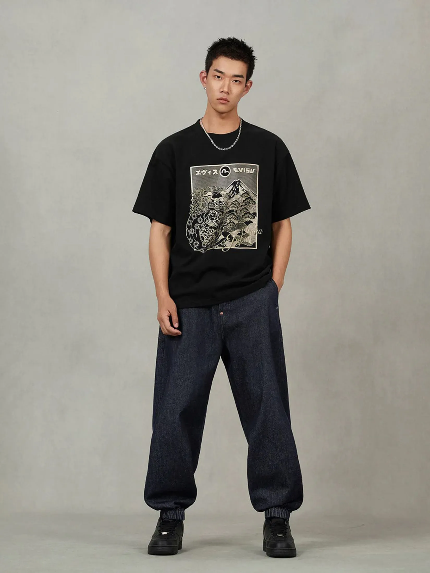 EVISU Men T-Shirt Lion Dance and Mountain Embroidery Relax Fit Black EVISU Men T-Shirt Lion Dance and Mountain Embroidery Relax Fit Black