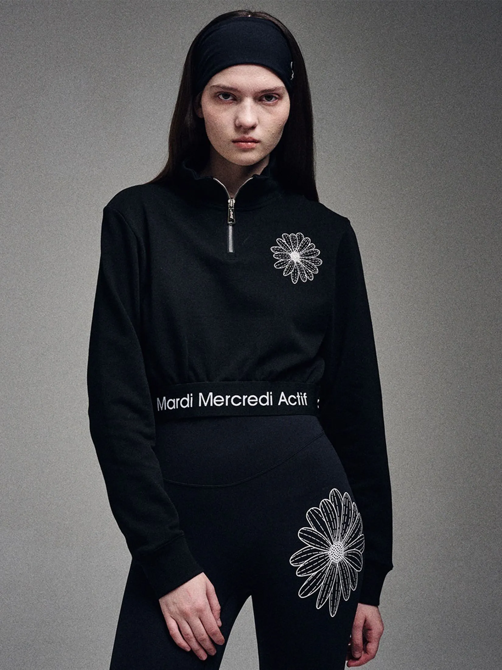 MARDI MERCREDI ACTIF High Neck Cropped Sweatshirt Flower Needlework F MARDI MERCREDI ACTIF High Neck Cropped Sweatshirt Flower Needlework F