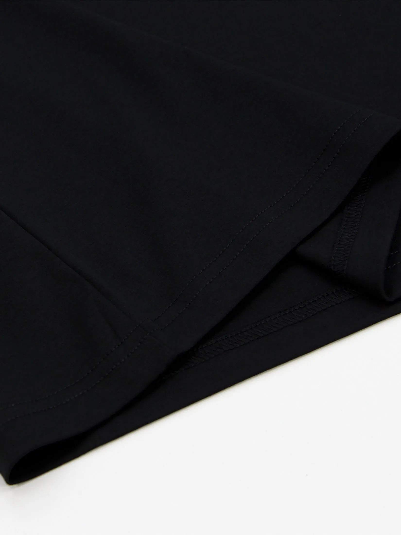 GIORDANO Men's Slim Cotton Embroidery Tee (Liquid Touch) Signature Black GIORDANO Men's Slim Cotton Embroidery Tee (Liquid Touch) Signature Black