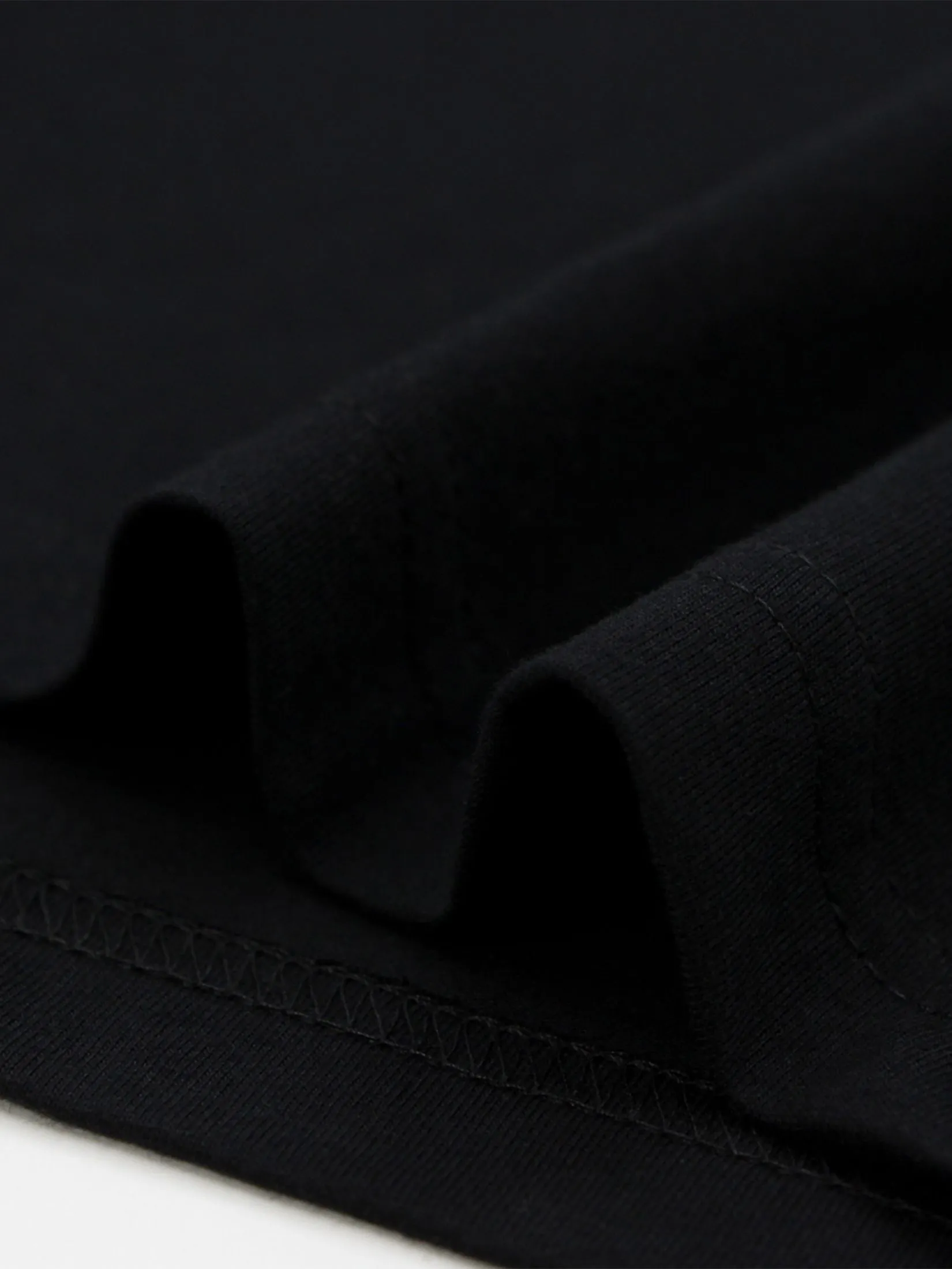 GIORDANO Men's Slim Cotton Embroidery Tee (Classic Man) Black GIORDANO Men's Slim Cotton Embroidery Tee (Classic Man) Black