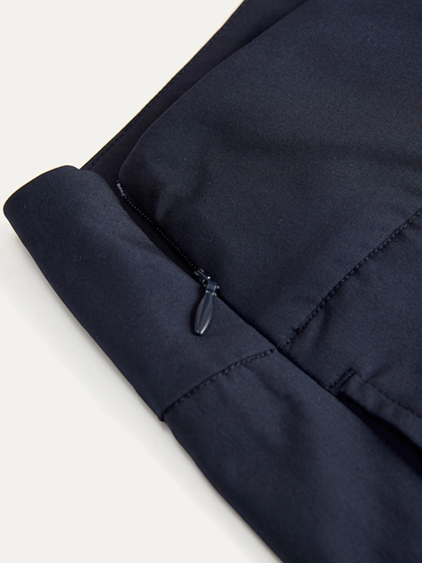 GIORDANO Women's  Online Exclusive Pleated Ankle Trousers Navy Blue GIORDANO Women's  Online Exclusive Pleated Ankle Trousers Navy Blue