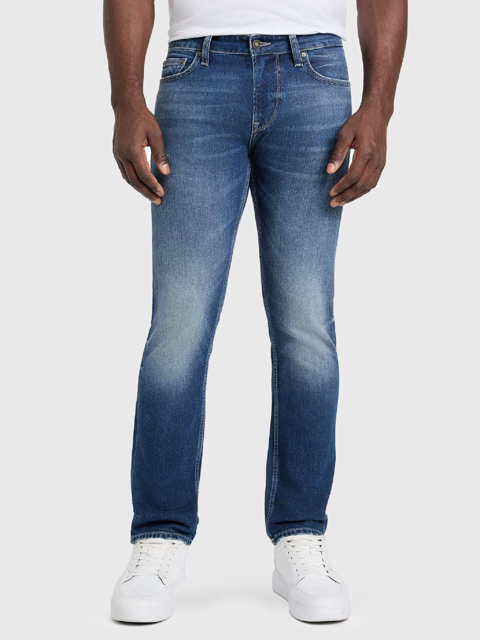 GUESS MEN Mid-Rise Regular Jeans M5GAR4D4Z80 - Denim