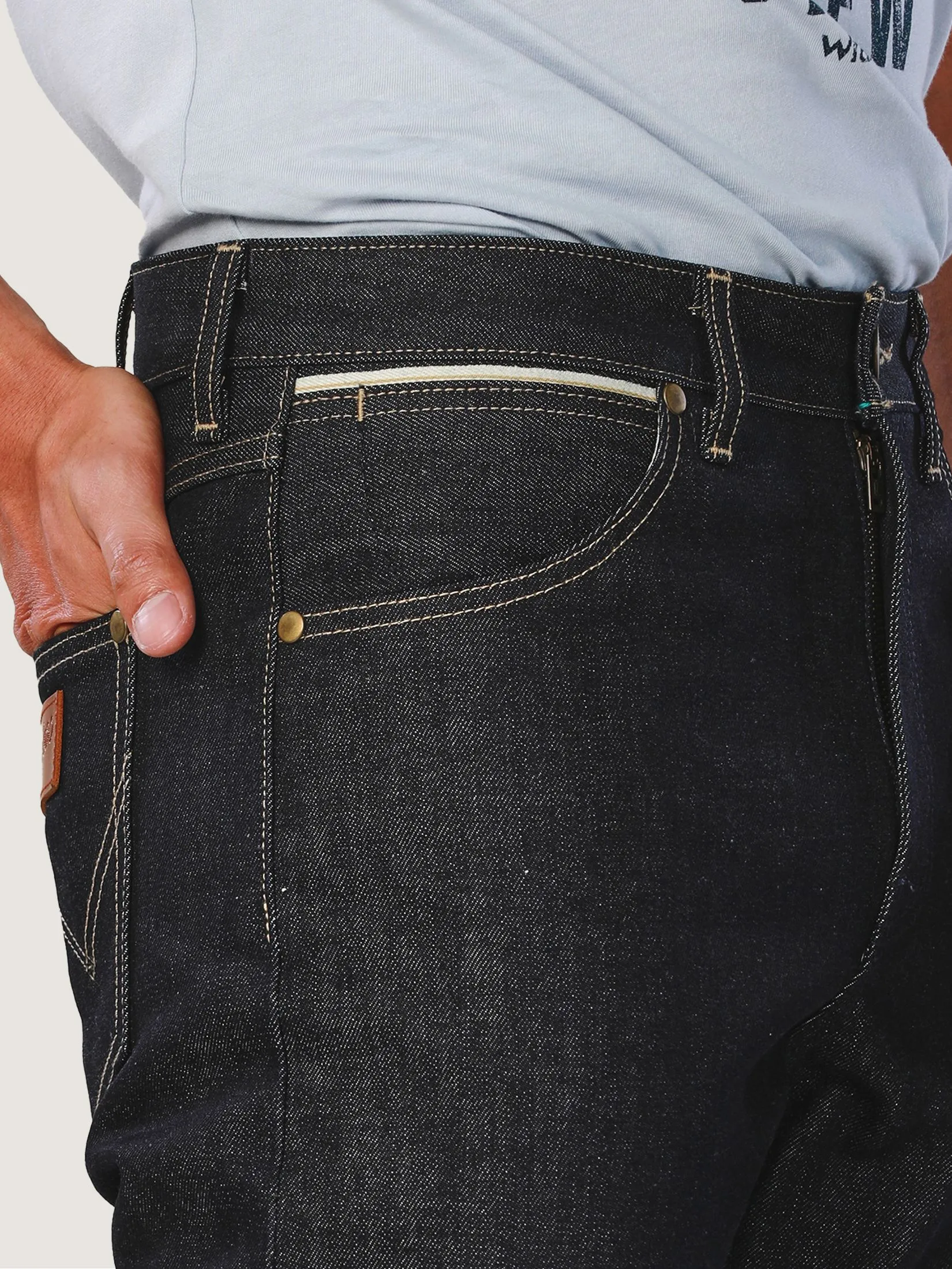 WRANGLER Men's Jeans (Gold Selvedge) Everyday with Wrangler Collection Mid 13MWZ Fit Raw Denim WRANGLER Men's Jeans (Gold Selvedge) Everyday with Wrangler Collection Mid 13MWZ Fit Raw Denim