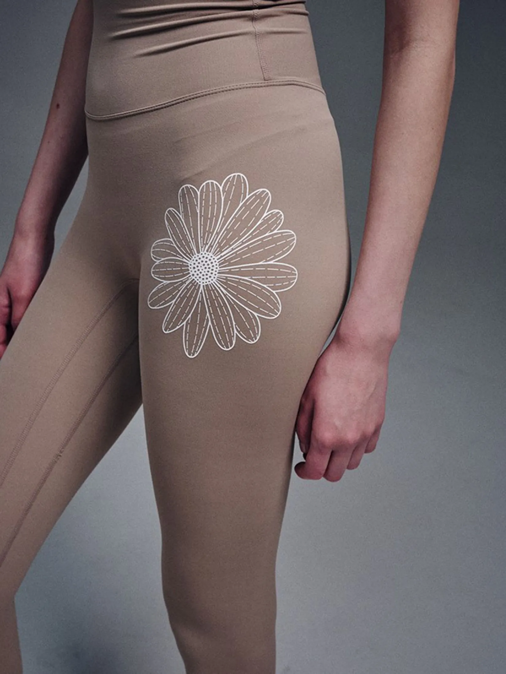 MARDI MERCREDI ACTIF Beurre Ultimate Comfort Full Leggings Theflower Beige Ivory MARDI MERCREDI ACTIF Beurre Ultimate Comfort Full Leggings Theflower Beige Ivory