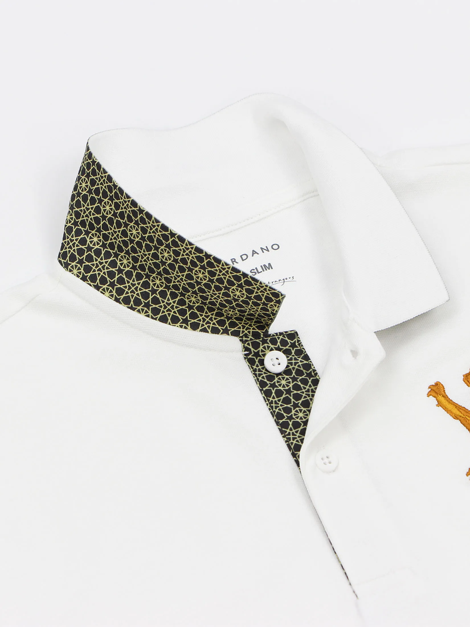 GIORDANO Men s Slim Embroidery Bold Polo (3D Lion) Signature white GIORDANO Men s Slim Embroidery Bold Polo (3D Lion) Signature white