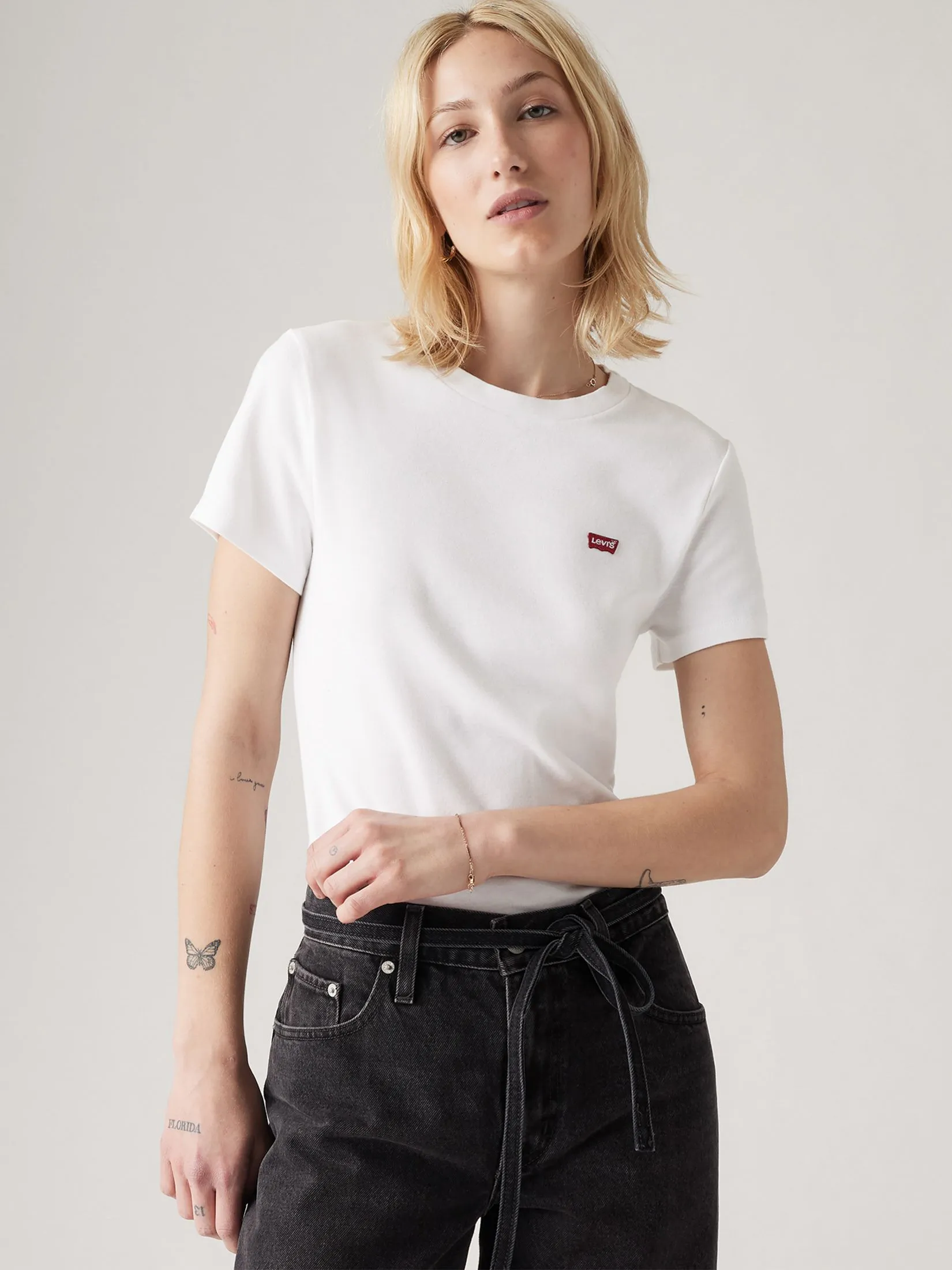LEVI'S Women's Essential Housemark Short-Sleeve Tee White LEVI'S Women's Essential Housemark Short-Sleeve Tee White