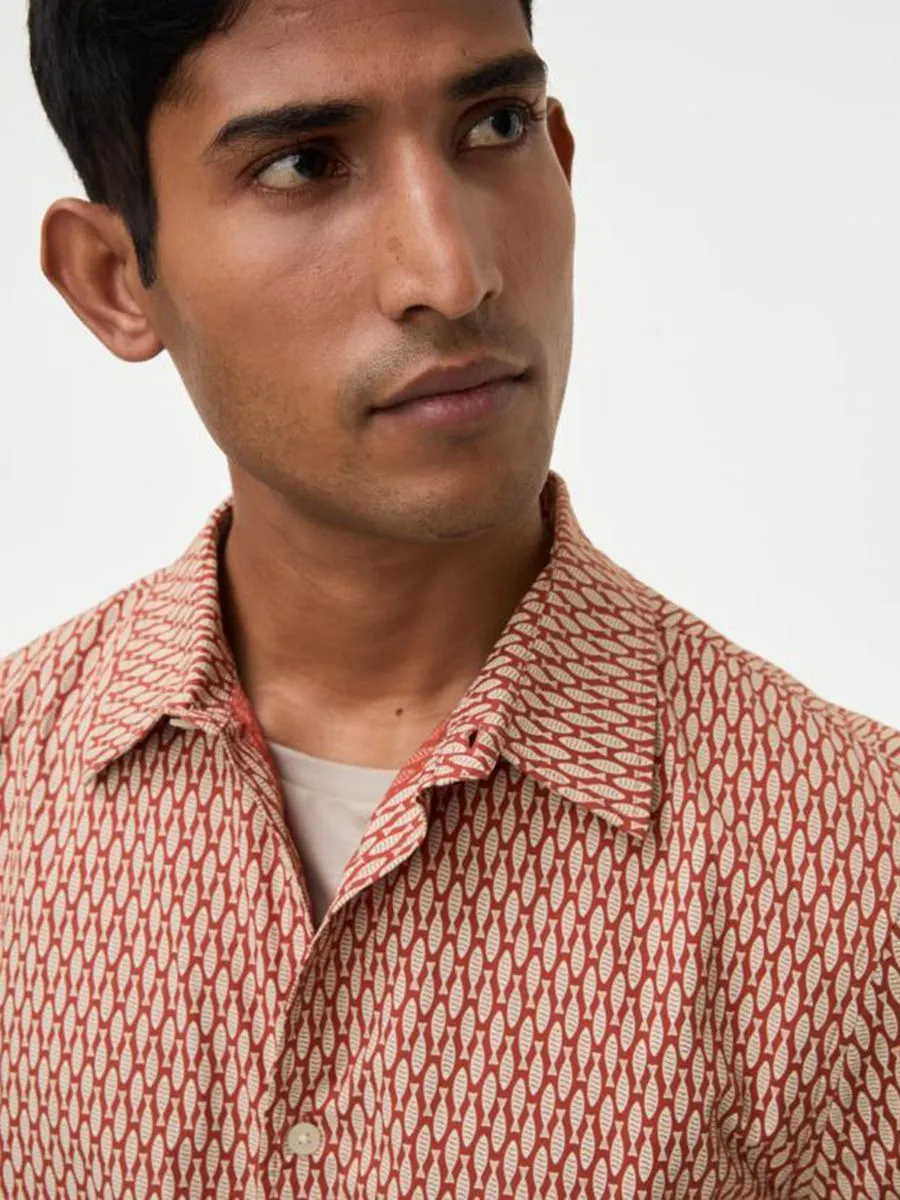 MARKS & SPENCER Men Shirt Easy Iron Pure Cotton Geometric Printed MARKS & SPENCER Men Shirt Easy Iron Pure Cotton Geometric Printed