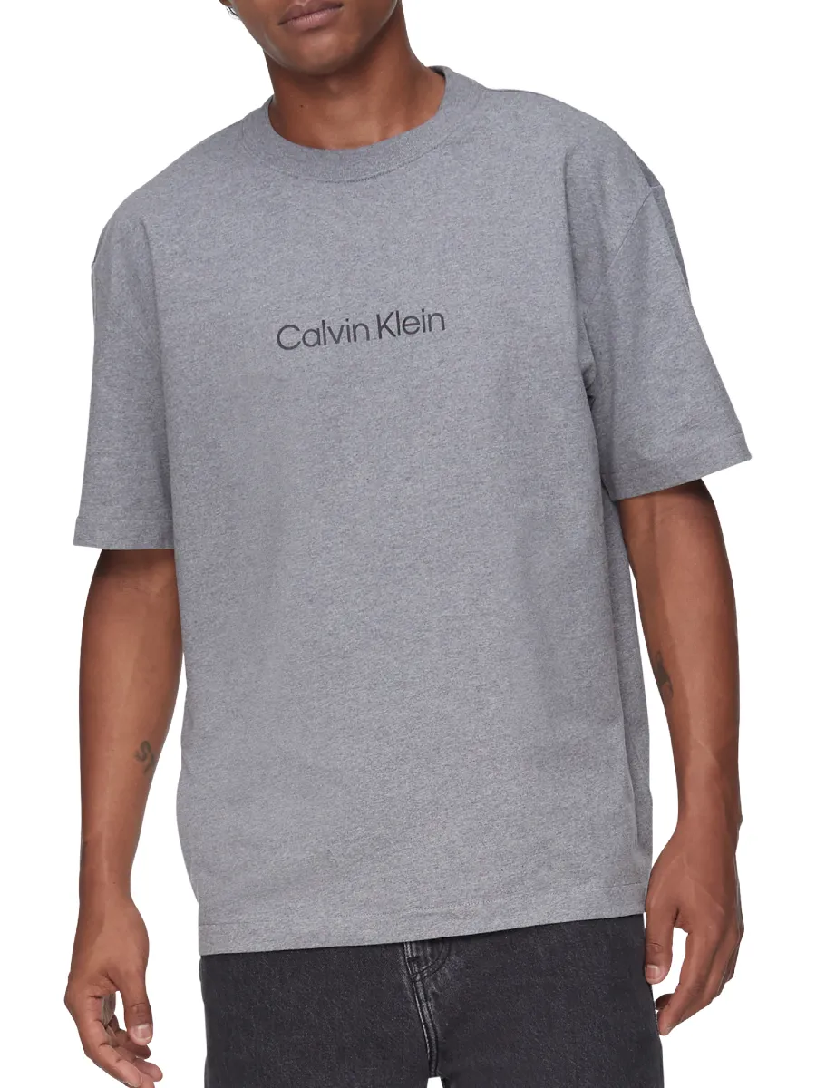 CALVIN KLEIN Men s Relaxed Fit Standard Logo Crewnk Tee Grey CALVIN KLEIN Men s Relaxed Fit Standard Logo Crewnk Tee Grey