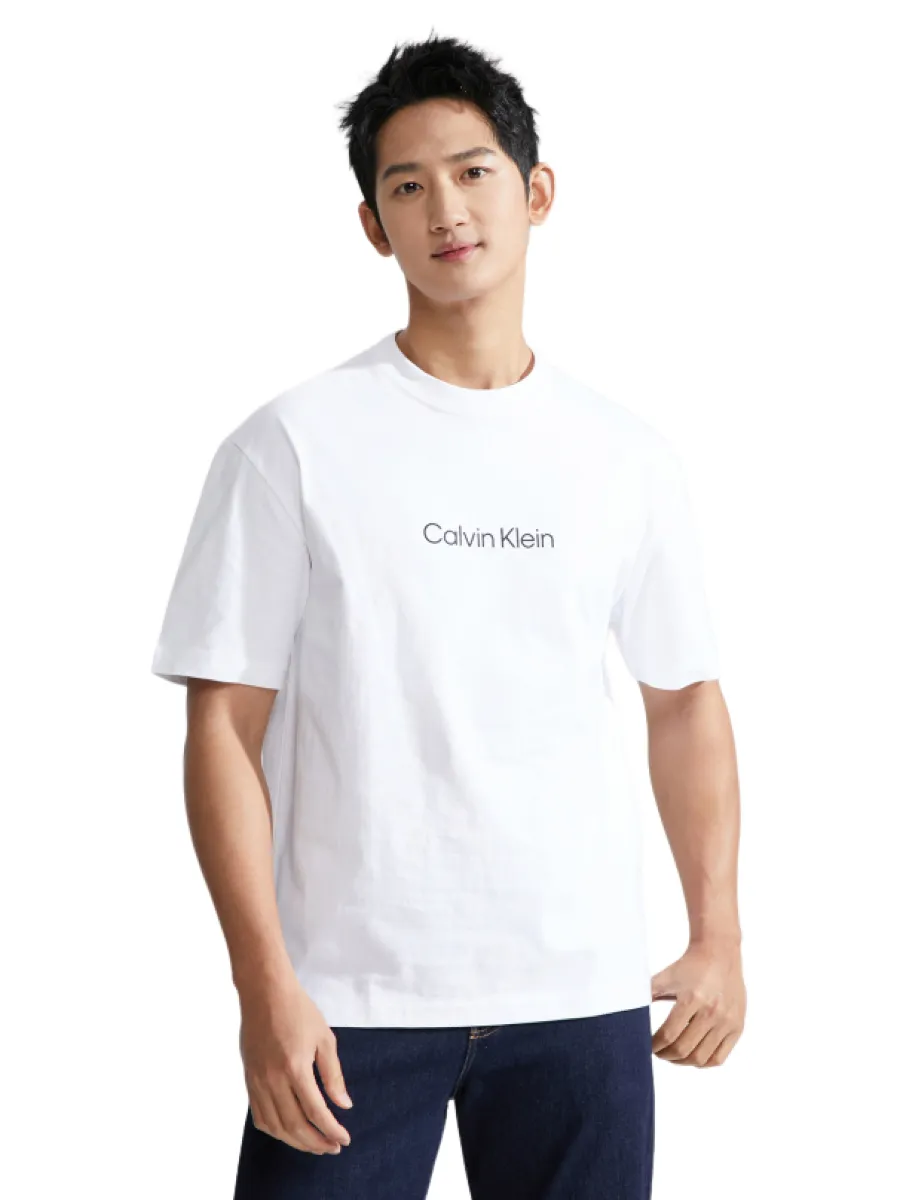 CALVIN KLEIN Men s Relaxed Fit Standard Logo Crewnk Tee White CALVIN KLEIN Men s Relaxed Fit Standard Logo Crewnk Tee White