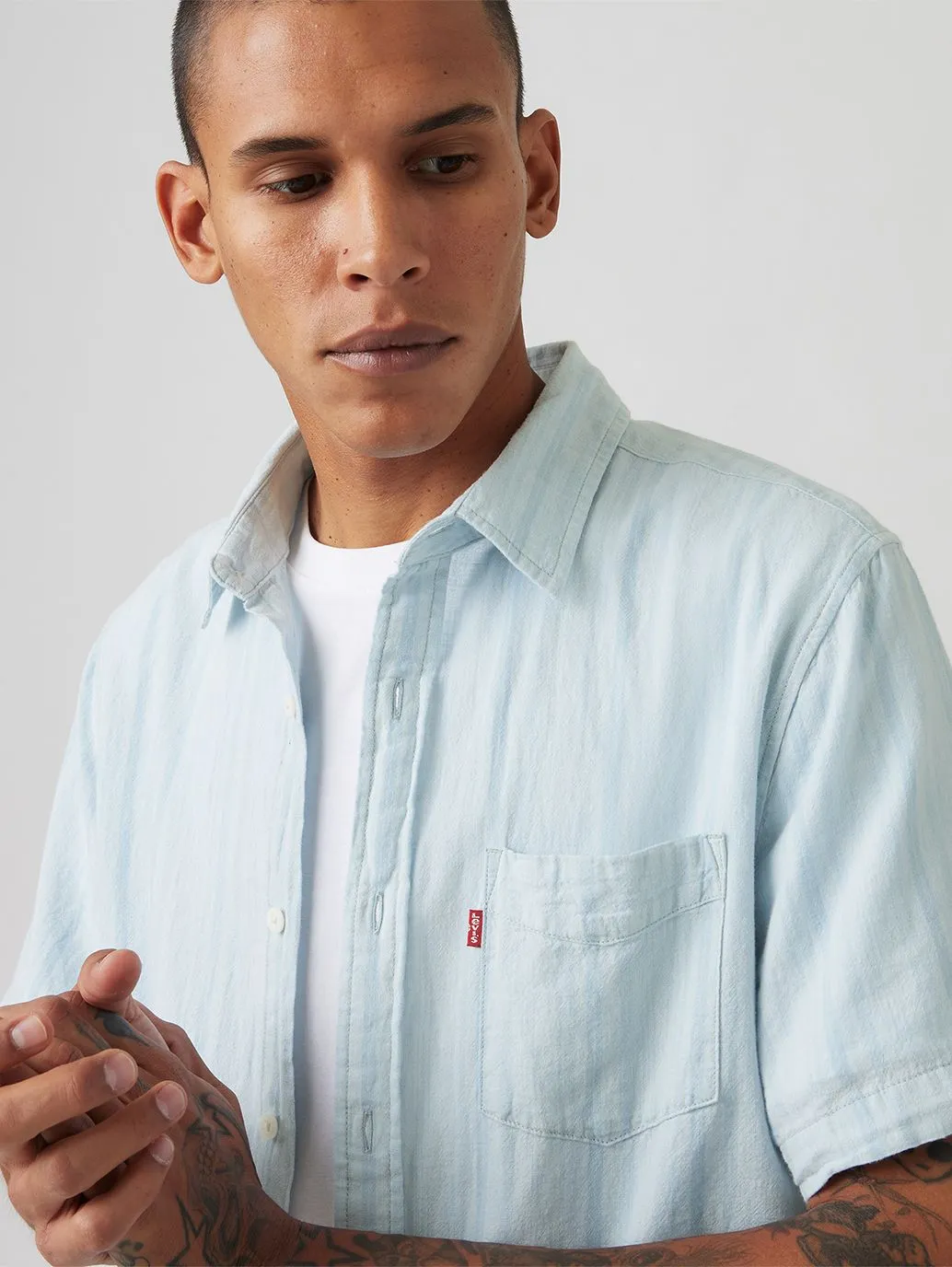 LEVI'S Men's Short-Sleeve Classic Standard Fit Shirt Blue LEVI'S Men's Short-Sleeve Classic Standard Fit Shirt Blue