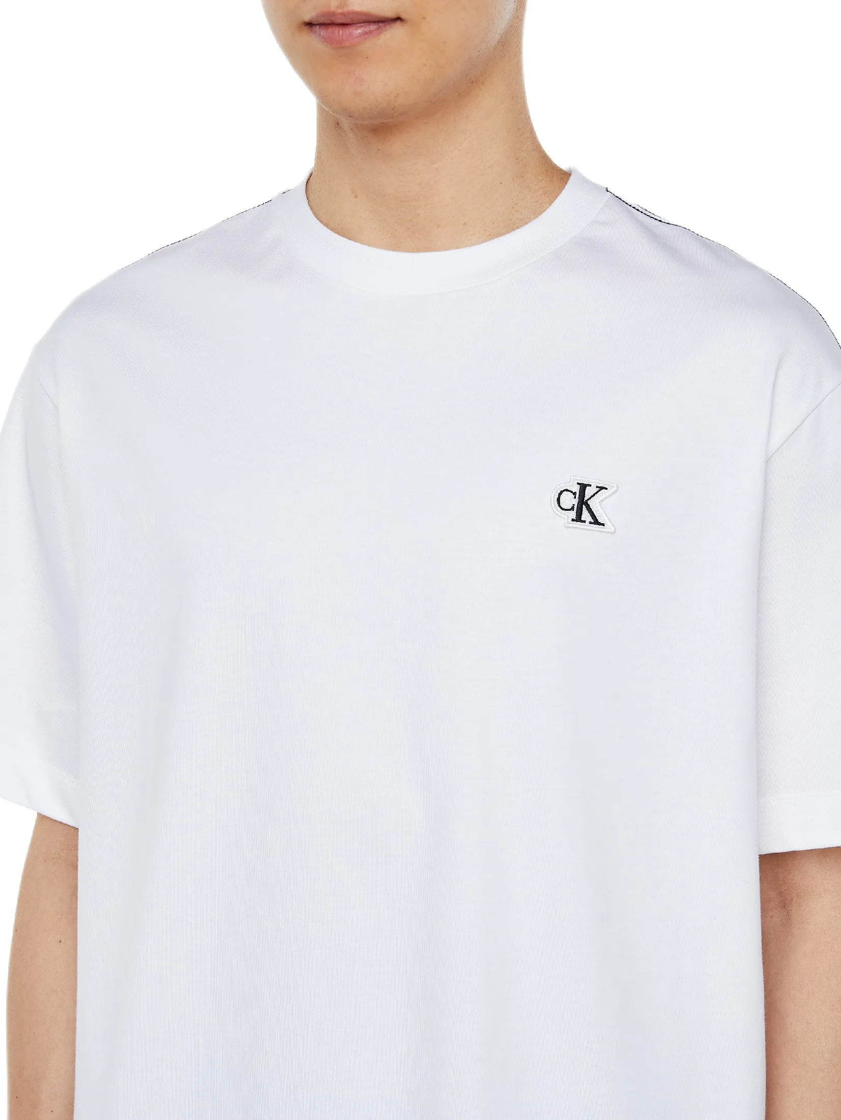 CALVIN KLEIN Men s Relaxed Fit Topstitch Patch Logo Short Sleeve T-Shirt White CALVIN KLEIN Men s Relaxed Fit Topstitch Patch Logo Short Sleeve T-Shirt White