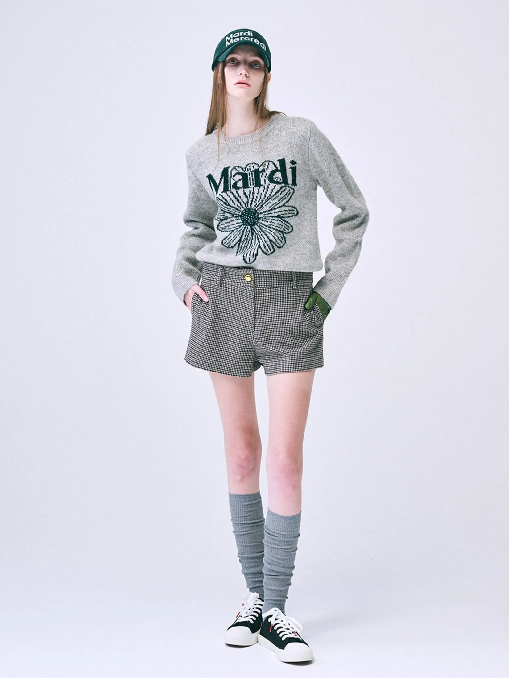 MARDI MERCREDI ACTIF Gold Button Mid Rise Shorts Square Logo Wappen Beige Check MARDI MERCREDI ACTIF Gold Button Mid Rise Shorts Square Logo Wappen Beige Check