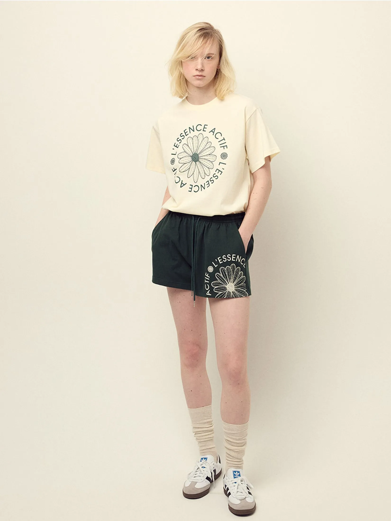 MARDI MERCREDI ACTIF Cotton Shorts Actif Emblem Olive Cream F MARDI MERCREDI ACTIF Cotton Shorts Actif Emblem Olive Cream F