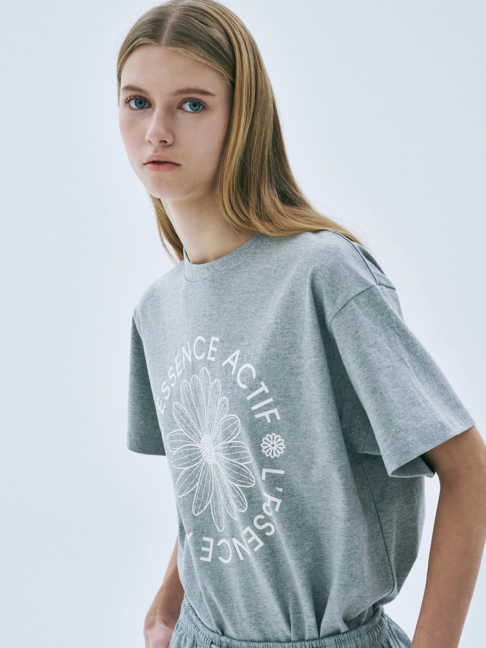 MARDI MERCREDI ACTIF T-Shirt Actif Emblem Melange Grey Ivory F MARDI MERCREDI ACTIF T-Shirt Actif Emblem Melange Grey Ivory F