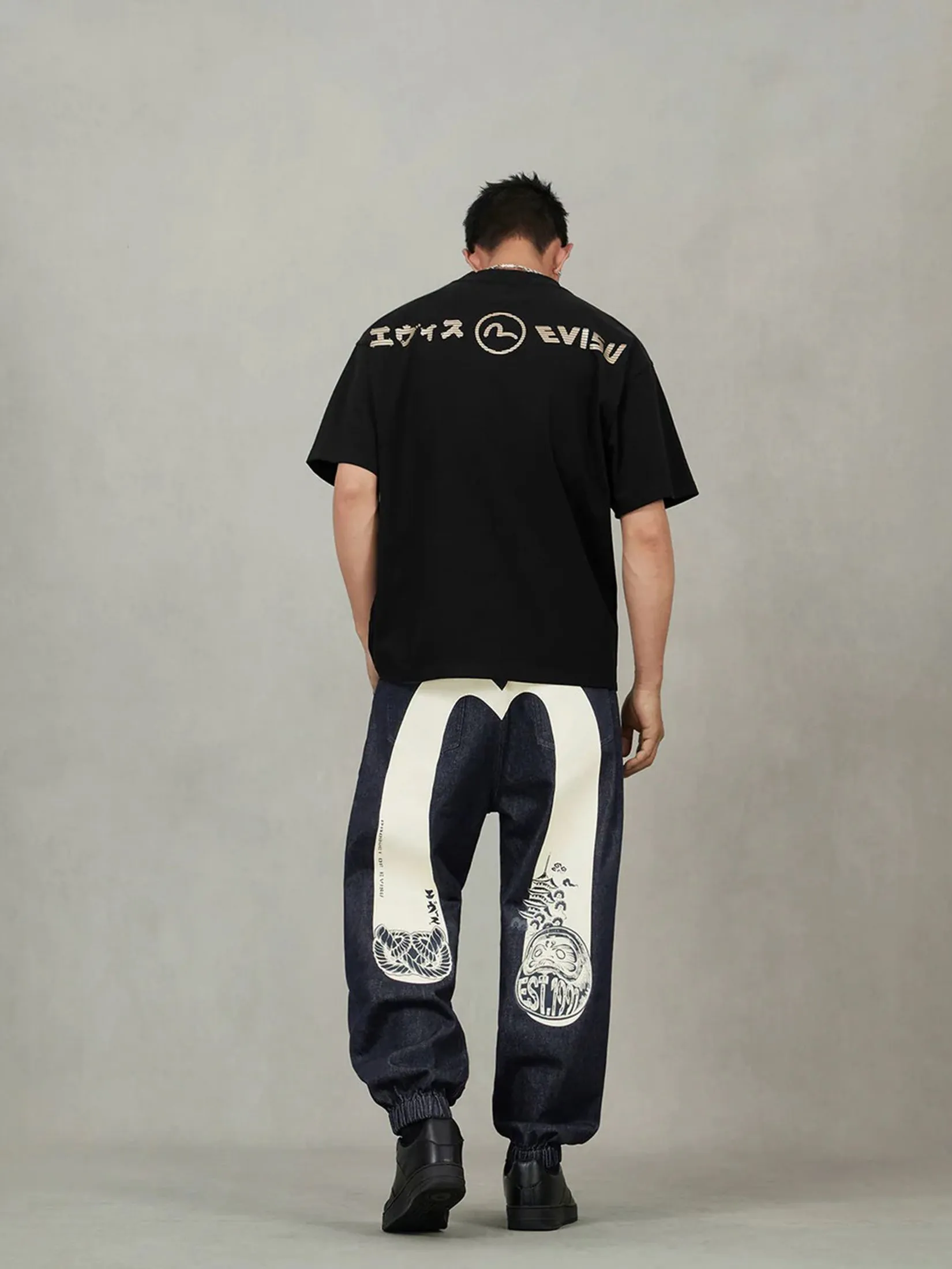 EVISU Men T-Shirt Lion Dance and Mountain Embroidery Relax Fit Black EVISU Men T-Shirt Lion Dance and Mountain Embroidery Relax Fit Black
