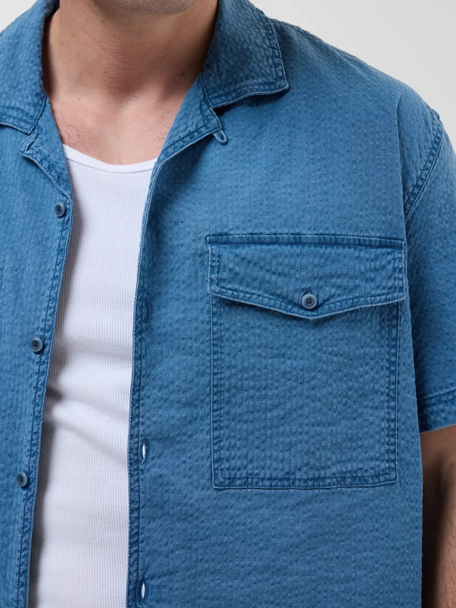 American Eagle MEN SS OVERSIZED 2 PKT CAMP COLLAR INDIGO SEERSUCKER SHIRT 414 BLUE STREET American Eagle MEN SS OVERSIZED 2 PKT CAMP COLLAR INDIGO SEERSUCKER SHIRT 414 BLUE STREET