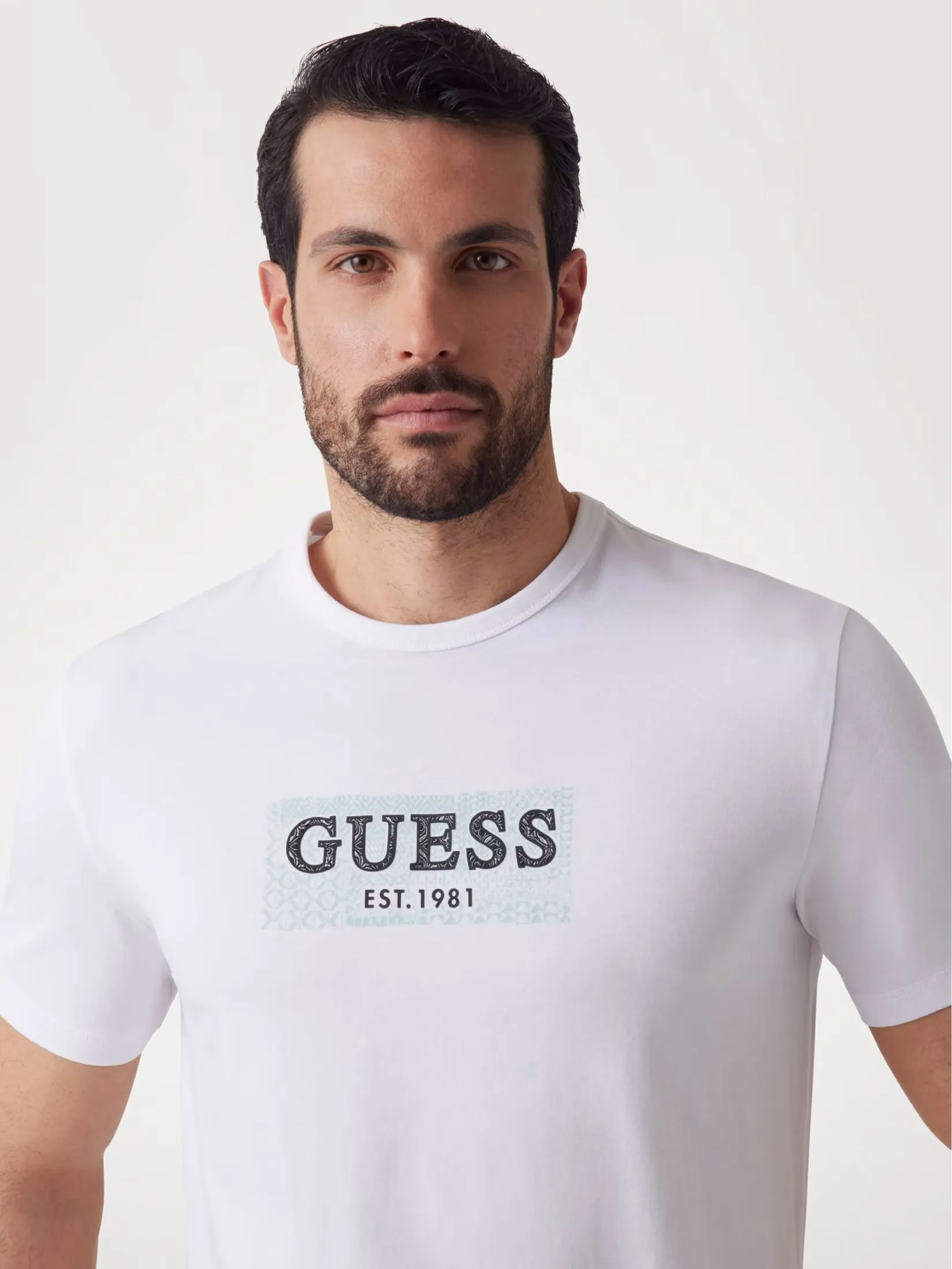 GUESS GUESS MEN Front Logo  T-Shirt  M5GI19J1314  -  White GUESS GUESS MEN Front Logo  T-Shirt  M5GI19J1314  -  White