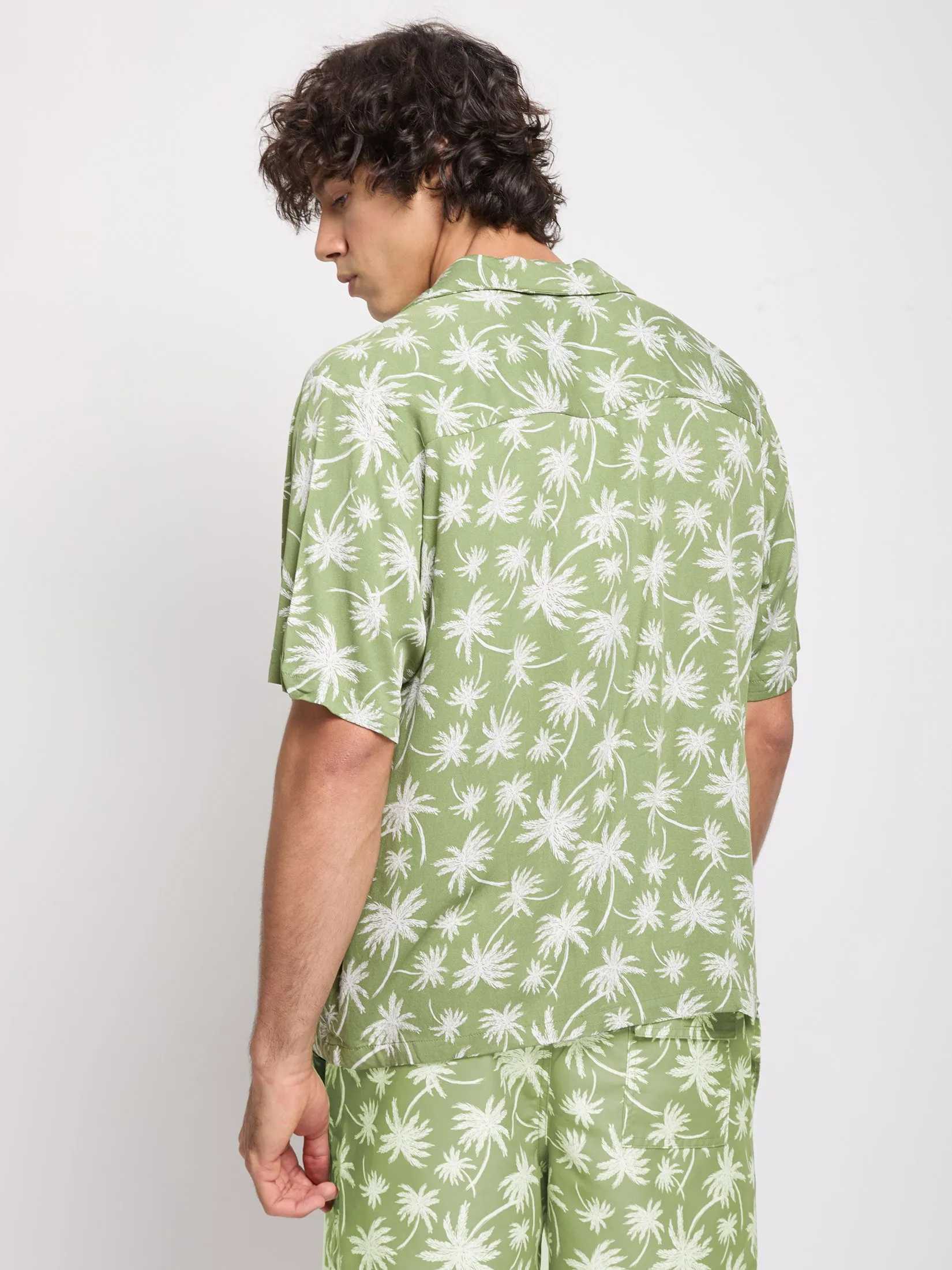 DEFRY 01 Men Shirt Short Sleeves Hawaiian Style Green DEFRY 01 Men Shirt Short Sleeves Hawaiian Style Green