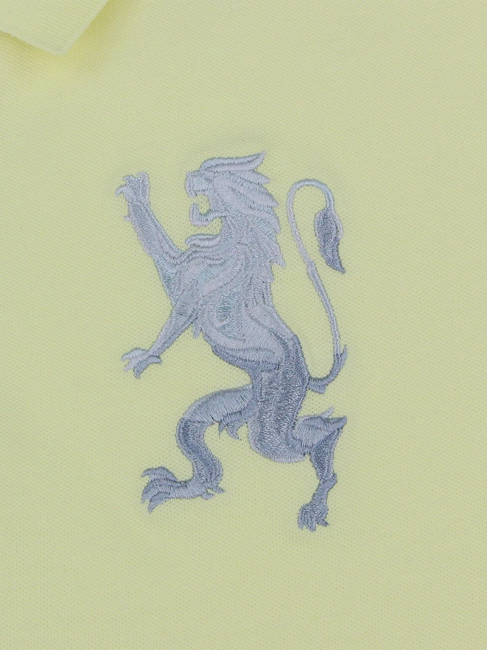 GIORDANO Men's Slim Embroidery Bold Polo (3D Lion) Wax Yellow GIORDANO Men's Slim Embroidery Bold Polo (3D Lion) Wax Yellow