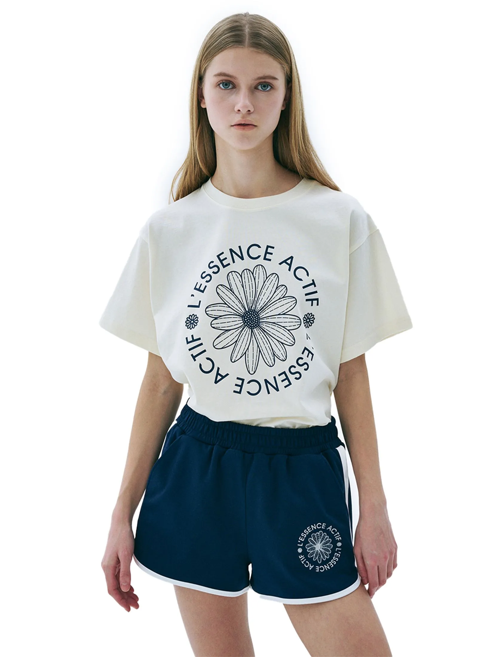 MARDI MERCREDI ACTIF T-Shirt Actif Emblem Cream Navy F MARDI MERCREDI ACTIF T-Shirt Actif Emblem Cream Navy F
