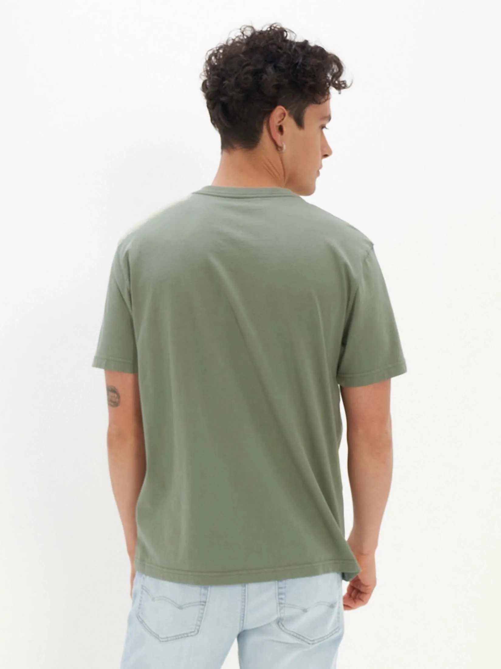 American Eagle MEN SS INTL CORE HENLEY - RGD 341 FADED OLIVE American Eagle MEN SS INTL CORE HENLEY - RGD 341 FADED OLIVE