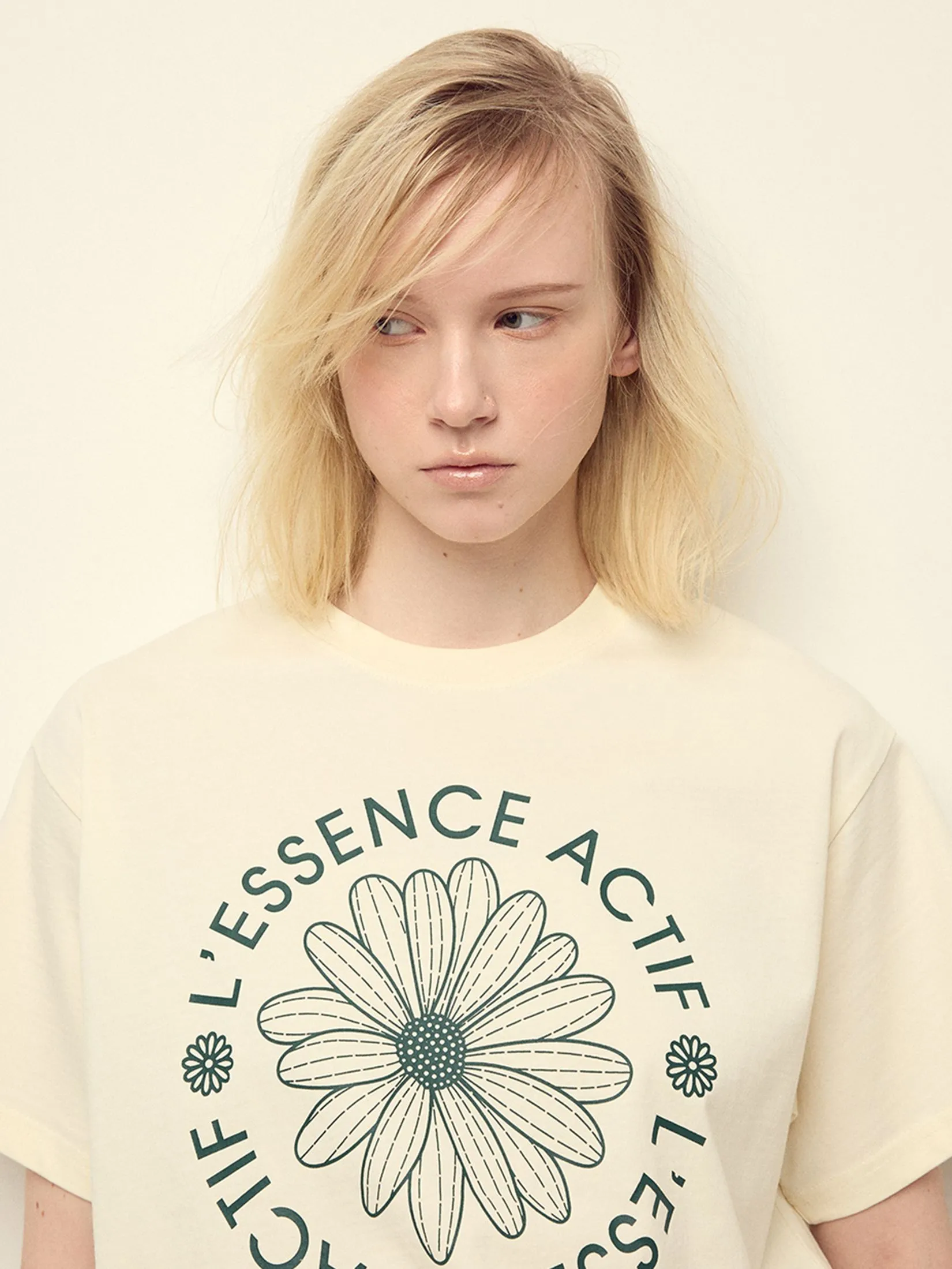 MARDI MERCREDI ACTIF T-Shirt Actif Emblem Cream Deep Green F MARDI MERCREDI ACTIF T-Shirt Actif Emblem Cream Deep Green F