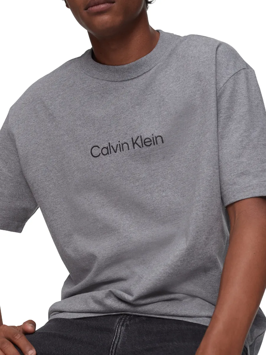 CALVIN KLEIN Men s Relaxed Fit Standard Logo Crewnk Tee Grey CALVIN KLEIN Men s Relaxed Fit Standard Logo Crewnk Tee Grey