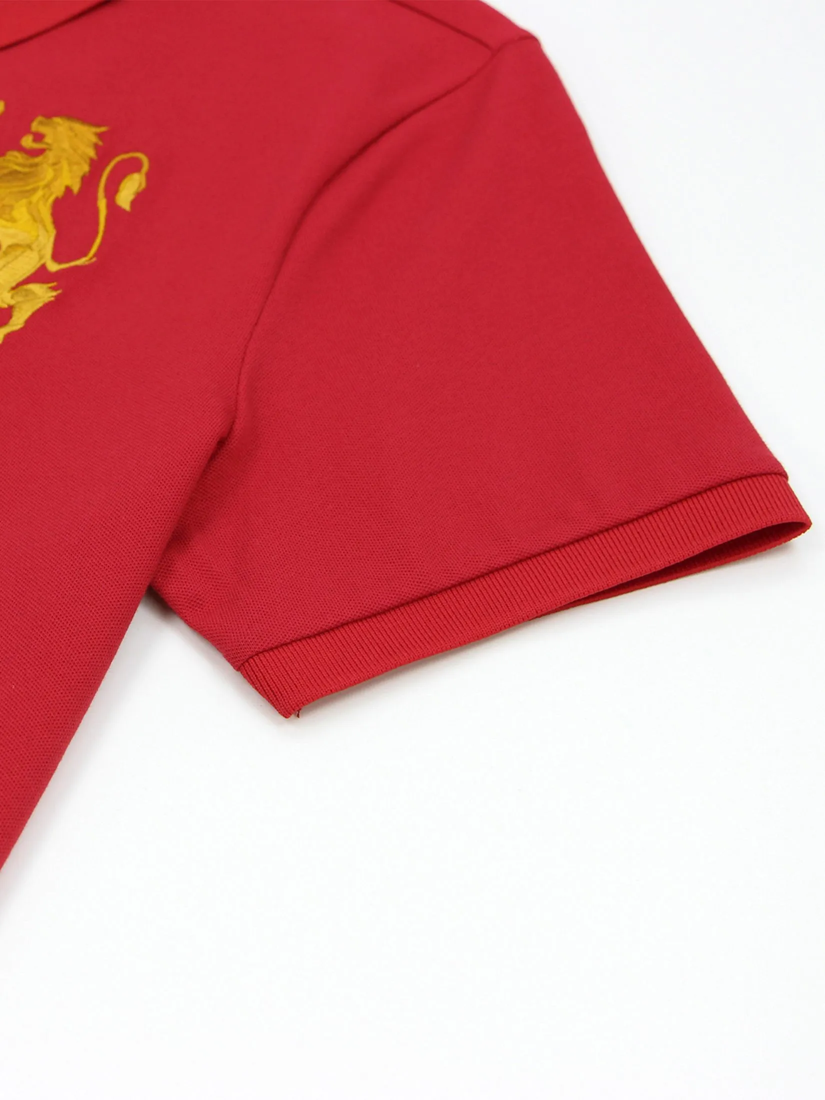 GIORDANO Men's Slim Embroidery Bold Polo (3D Lion)  Haute Red GIORDANO Men's Slim Embroidery Bold Polo (3D Lion)  Haute Red