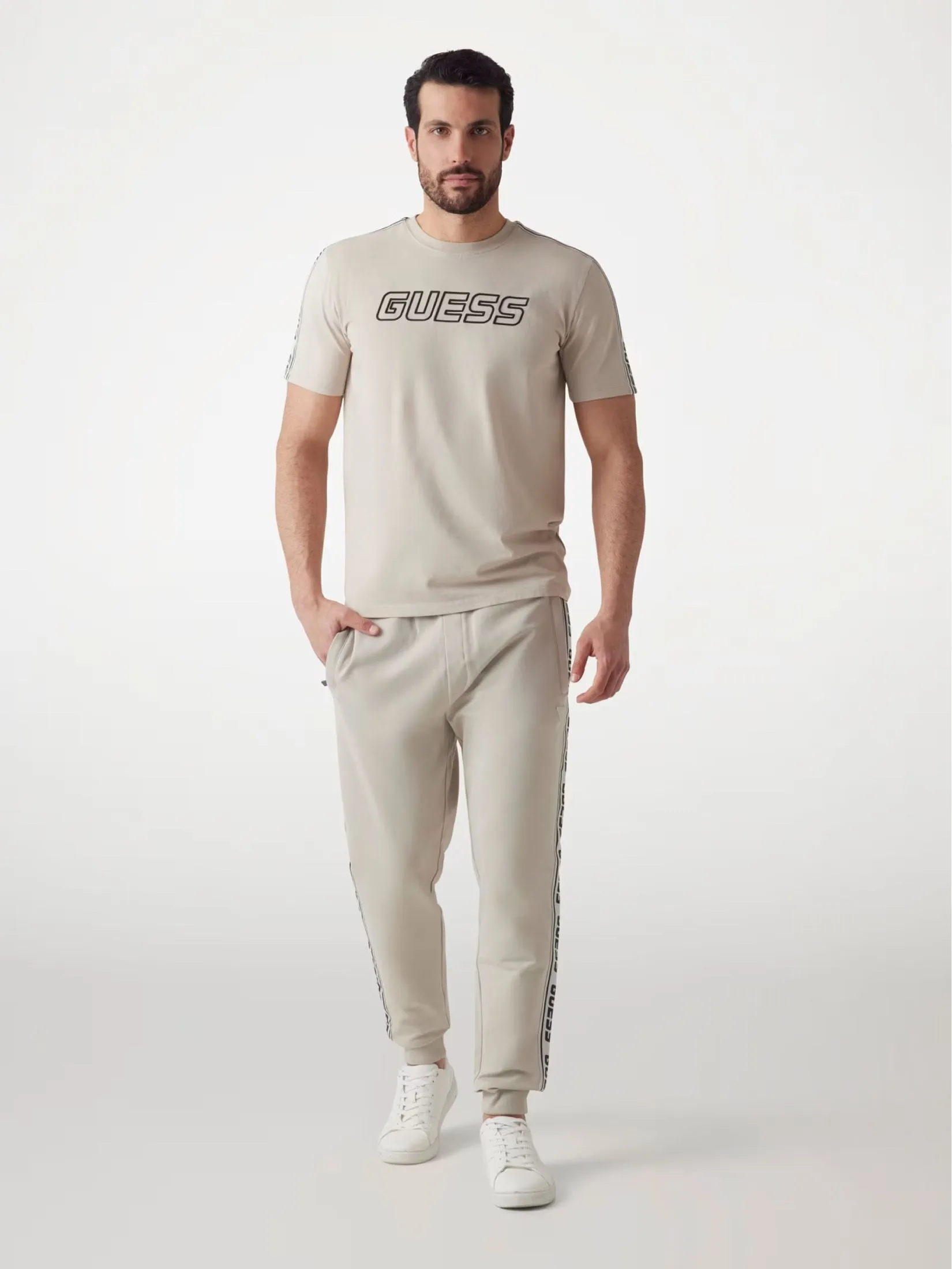 GUESS GUESS MEN  Front Logo Stretch  T-Shirt  Z4GI18J1314  -  Beige GUESS GUESS MEN  Front Logo Stretch  T-Shirt  Z4GI18J1314  -  Beige