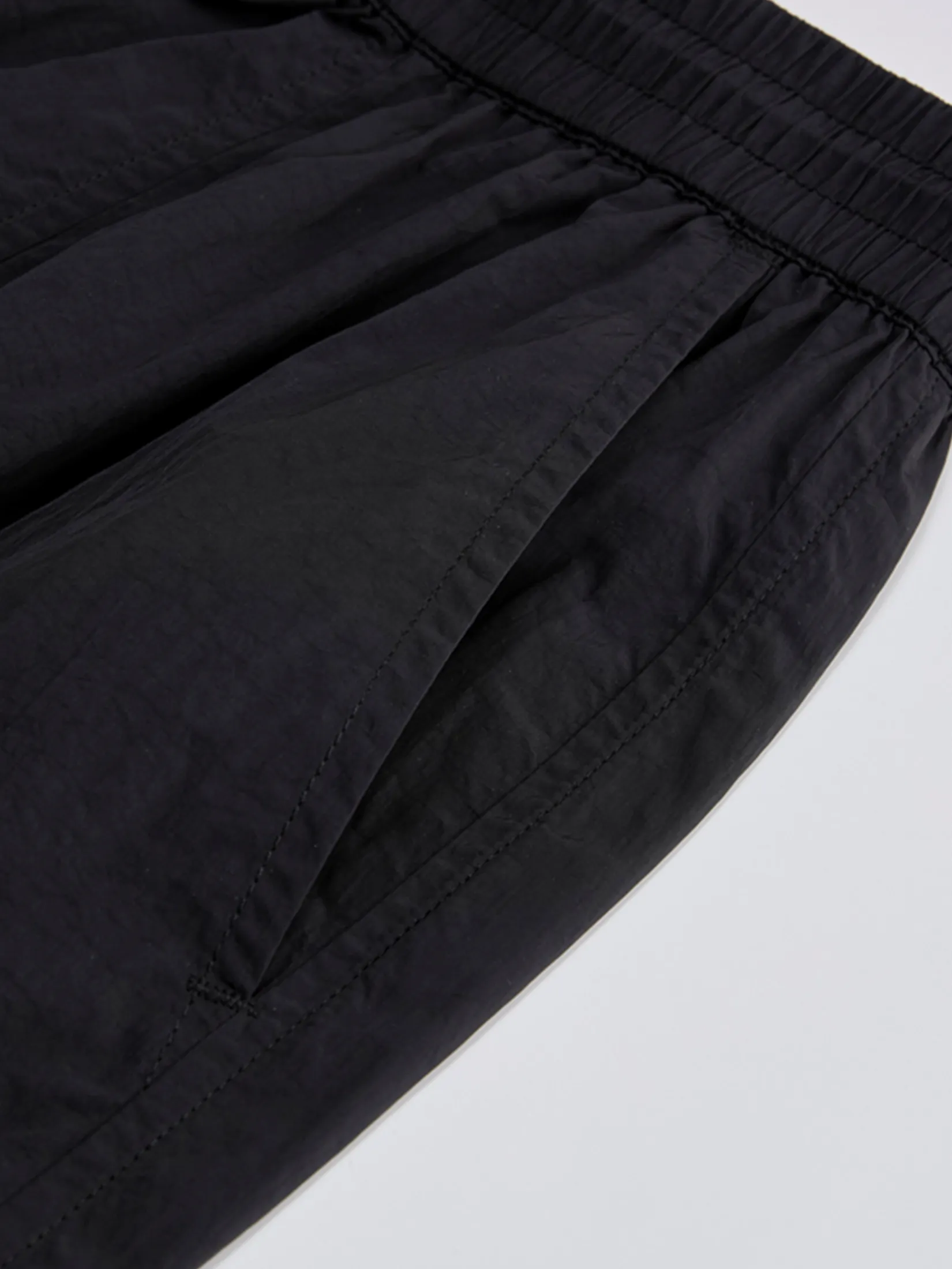 GIORDANO Women s Online Exclusive Elastic Waist Cargo Pants (Korea) Black GIORDANO Women s Online Exclusive Elastic Waist Cargo Pants (Korea) Black