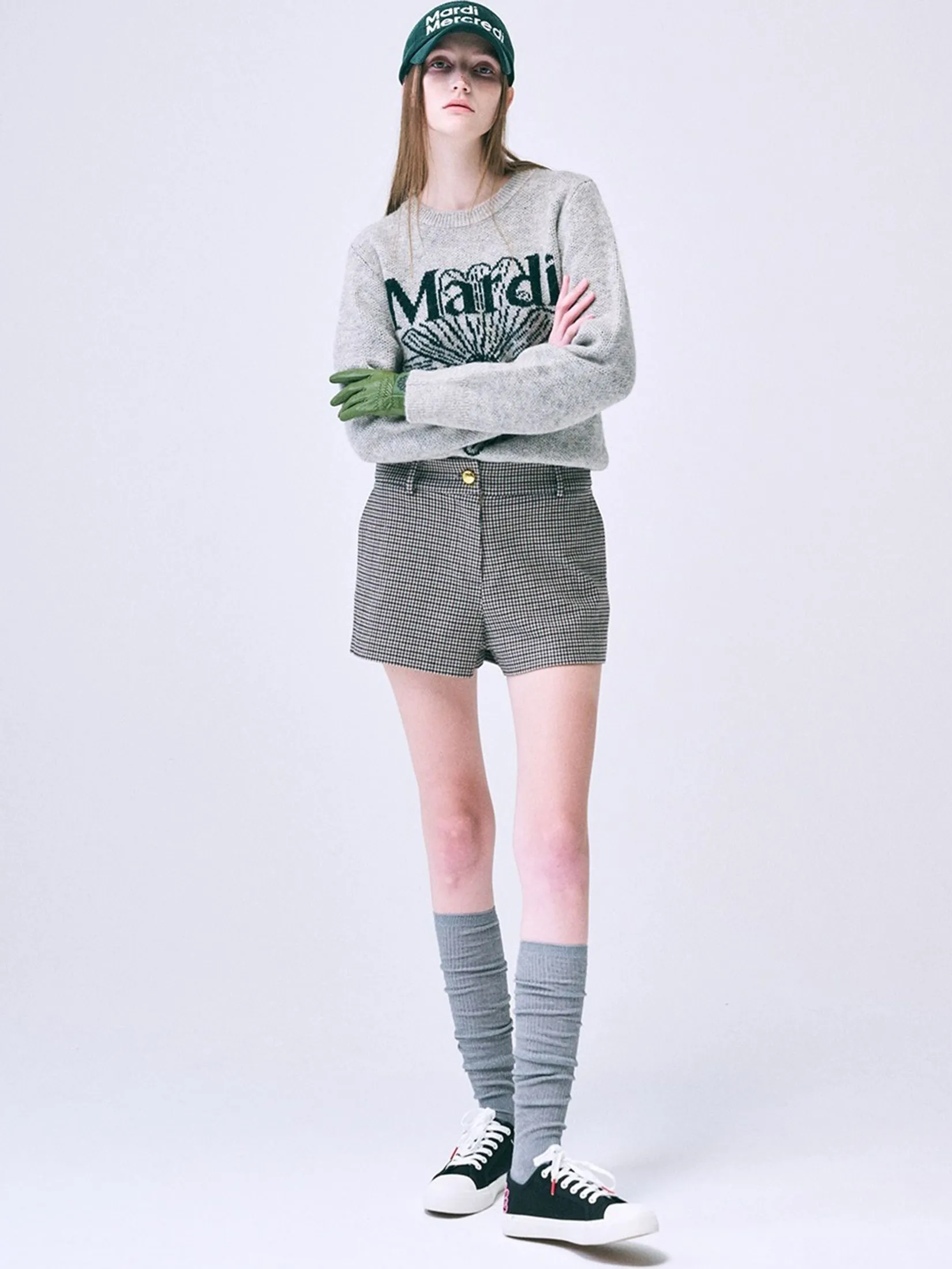 MARDI MERCREDI ACTIF Gold Button Mid Rise Shorts Square Logo Wappen Beige Check MARDI MERCREDI ACTIF Gold Button Mid Rise Shorts Square Logo Wappen Beige Check