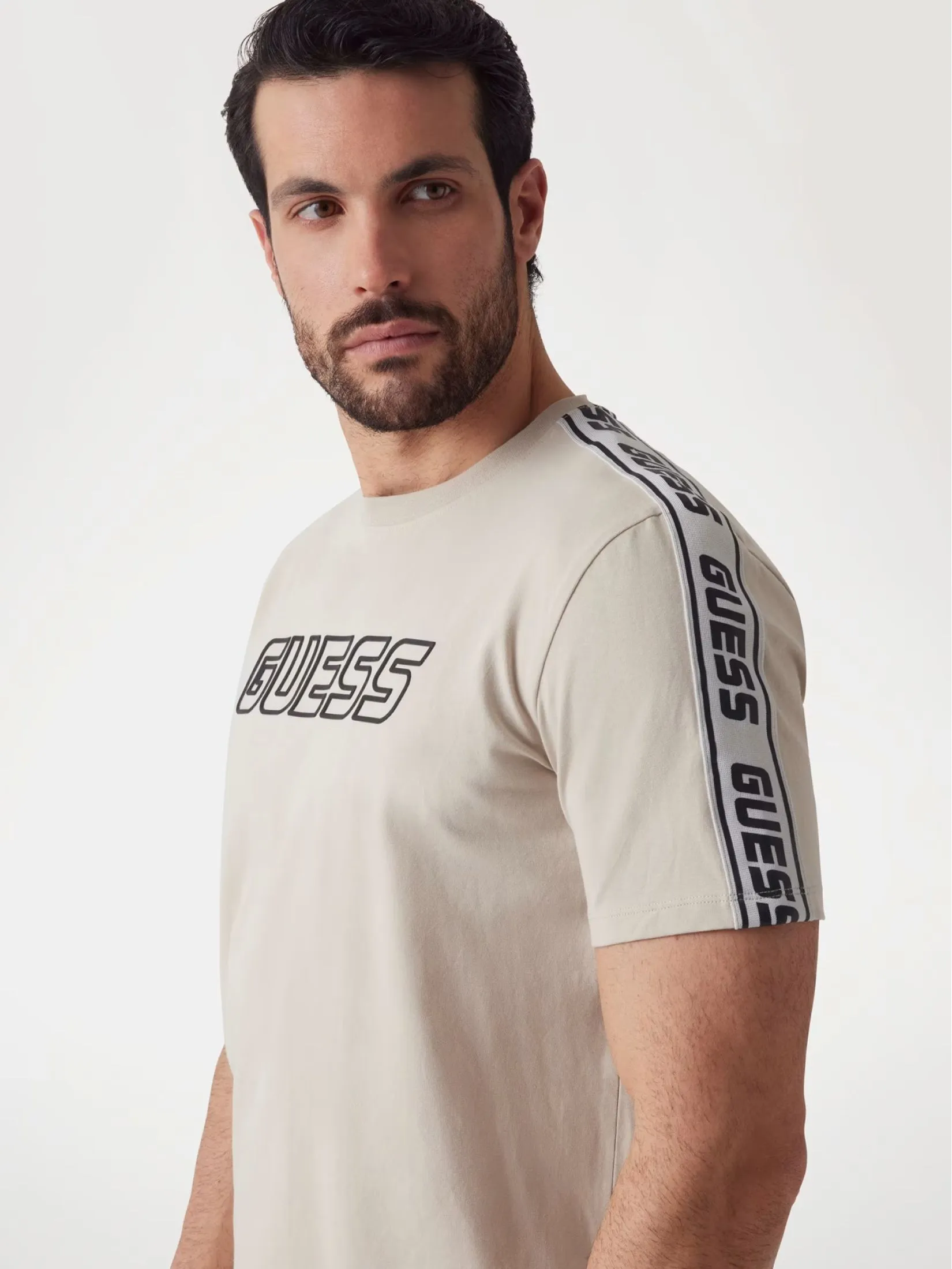 GUESS GUESS MEN  Front Logo Stretch  T-Shirt  Z4GI18J1314  -  Beige GUESS GUESS MEN  Front Logo Stretch  T-Shirt  Z4GI18J1314  -  Beige