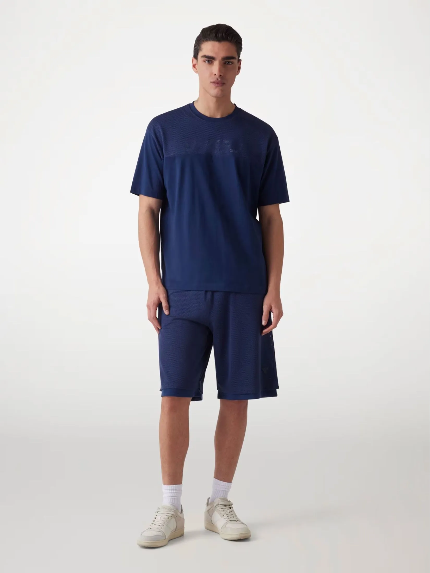 GUESS GUESS MEN Oversized Logo  T-Shirt  Z5GI11I3Z14  -  Navy GUESS GUESS MEN Oversized Logo  T-Shirt  Z5GI11I3Z14  -  Navy