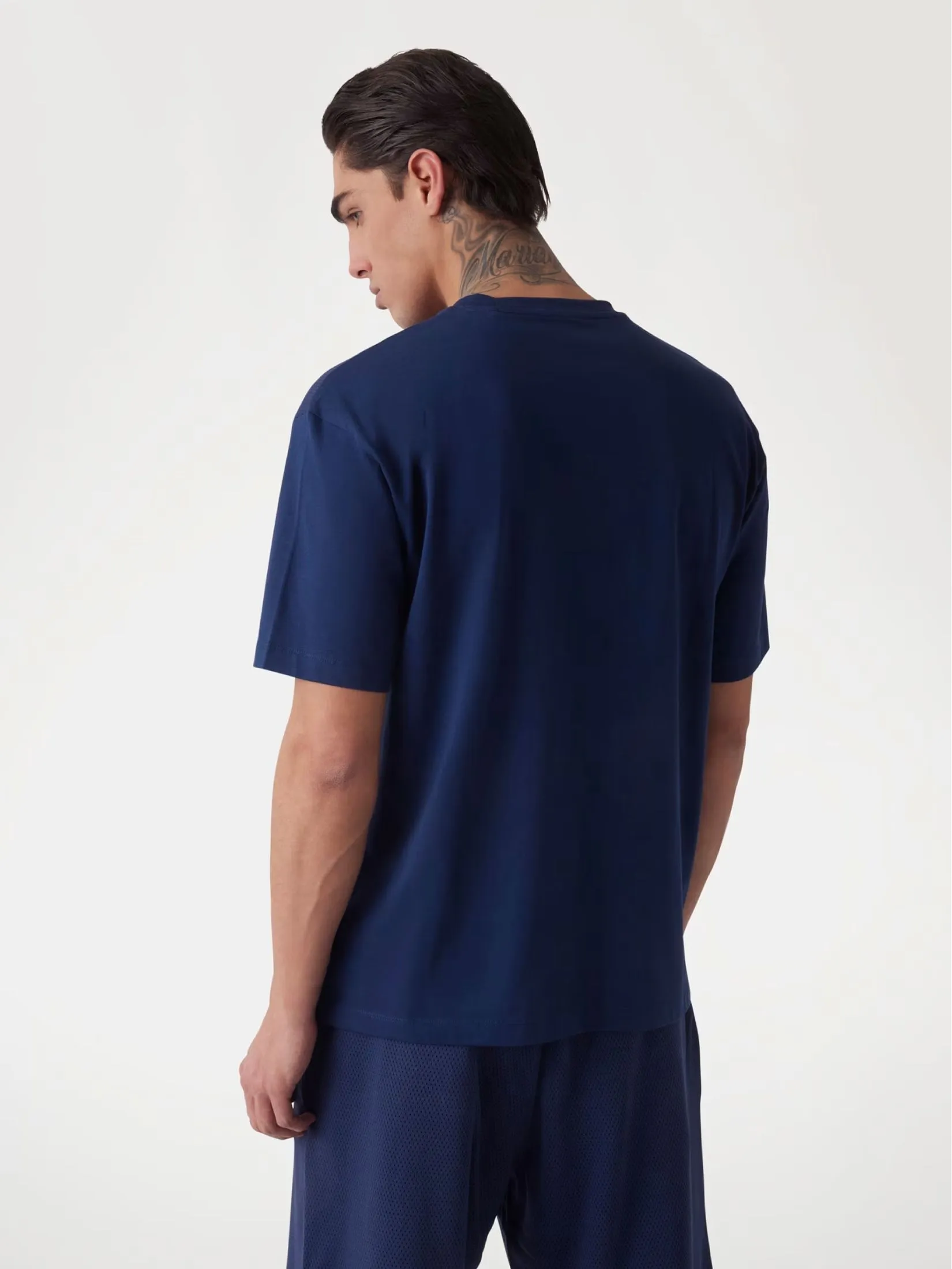 GUESS GUESS MEN Oversized Logo  T-Shirt  Z5GI11I3Z14  -  Navy GUESS GUESS MEN Oversized Logo  T-Shirt  Z5GI11I3Z14  -  Navy