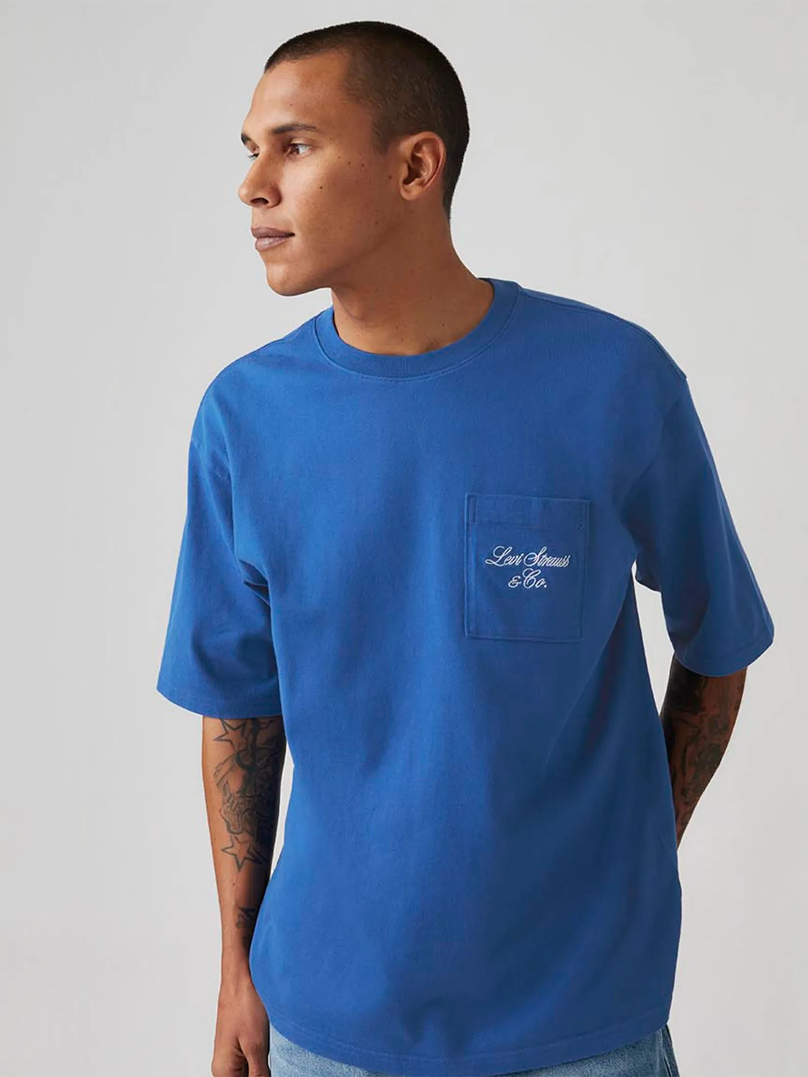 LEVI'S Men's Half-Sleeve Graphic Pocket T-Shirt Blue LEVI'S Men's Half-Sleeve Graphic Pocket T-Shirt Blue