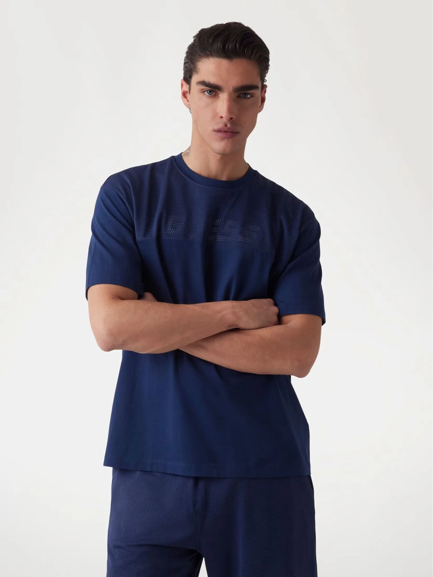 GUESS GUESS MEN Oversized Logo  T-Shirt  Z5GI11I3Z14  -  Navy GUESS GUESS MEN Oversized Logo  T-Shirt  Z5GI11I3Z14  -  Navy