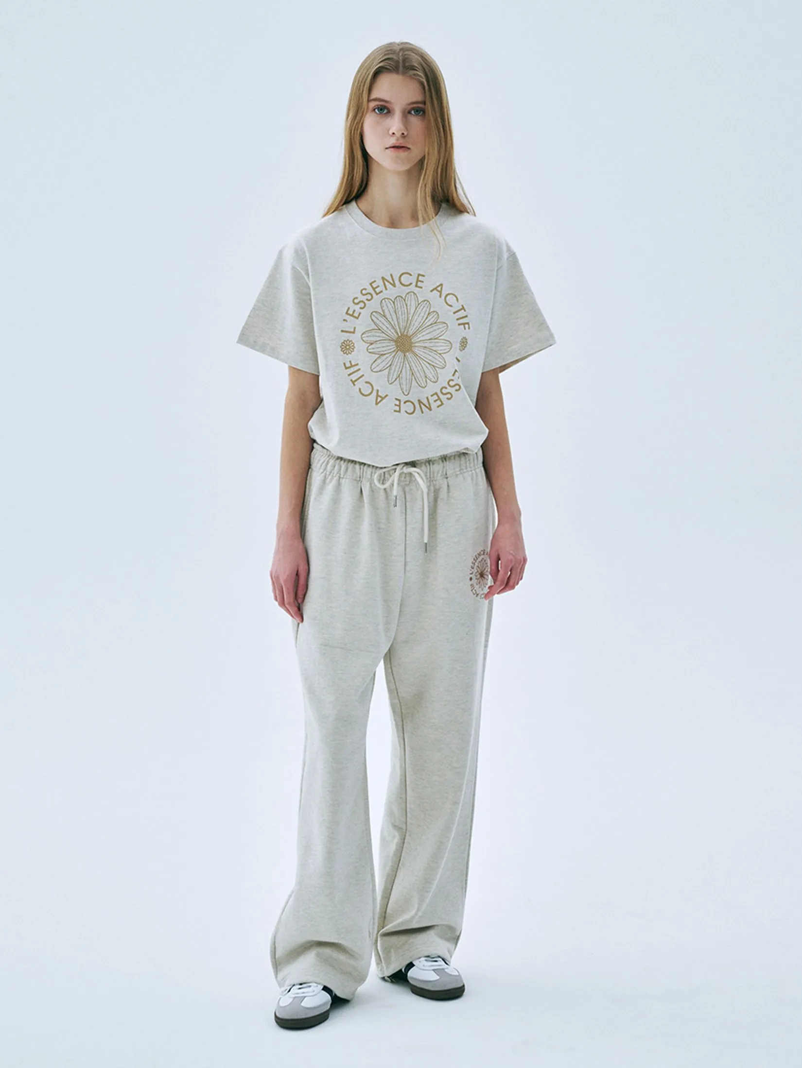 MARDI MERCREDI ACTIF T-Shirt Actif Emblem Oatmeal Beige F MARDI MERCREDI ACTIF T-Shirt Actif Emblem Oatmeal Beige F