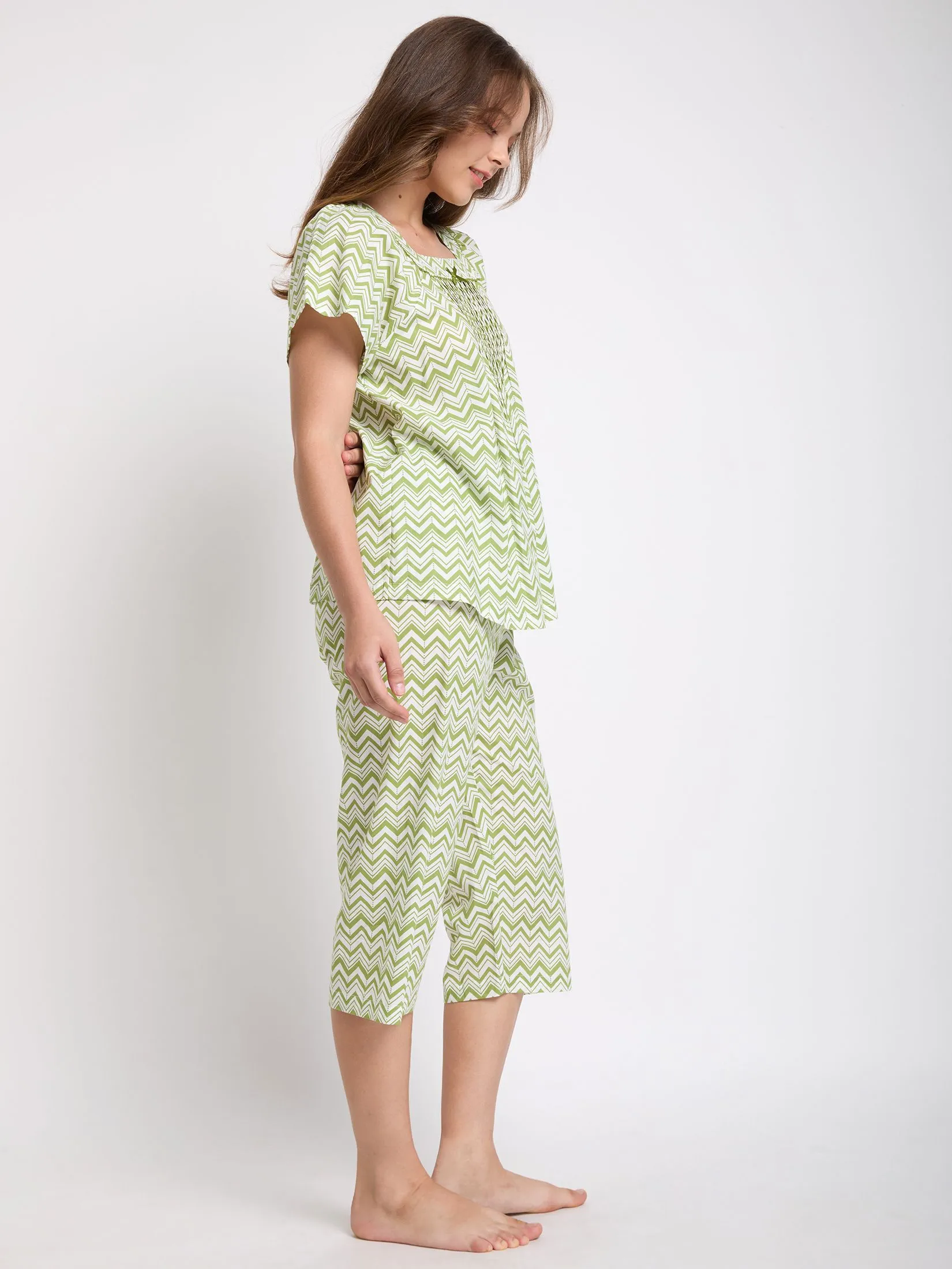 CLAUDIA'S ROMANCE Women Pyjamas Shirt Short Sleeves V-Neck + 3/4 Pants Print Green