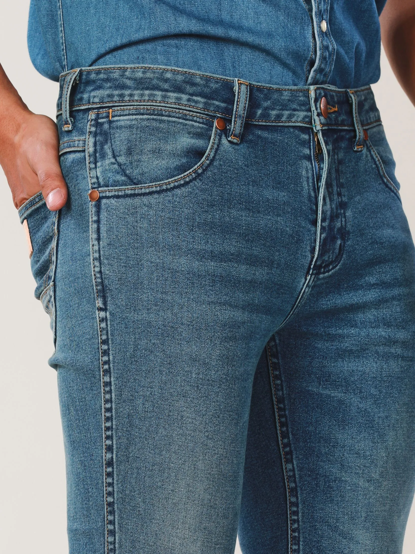 WRANGLER Men's Jeans Everyday with Wrangler Collection Mid Vegas Fit Mid Indigo