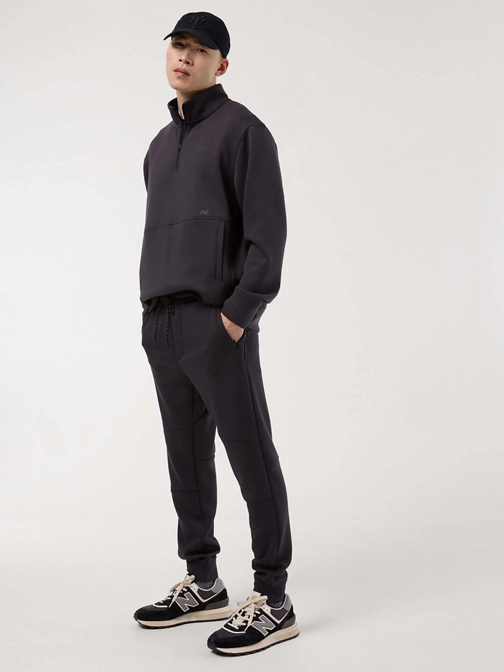 AMERICAN EAGLE MEN 4781 MANCHEGO ACTIVE JOGGER SOLID 024 DARK GRAY