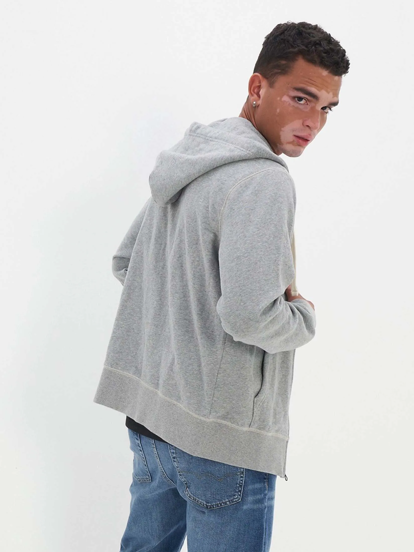 AMERICAN EAGLE MEN 1906 INTL GRAPHIC HTHR FZ HOODIE 020 GRAY