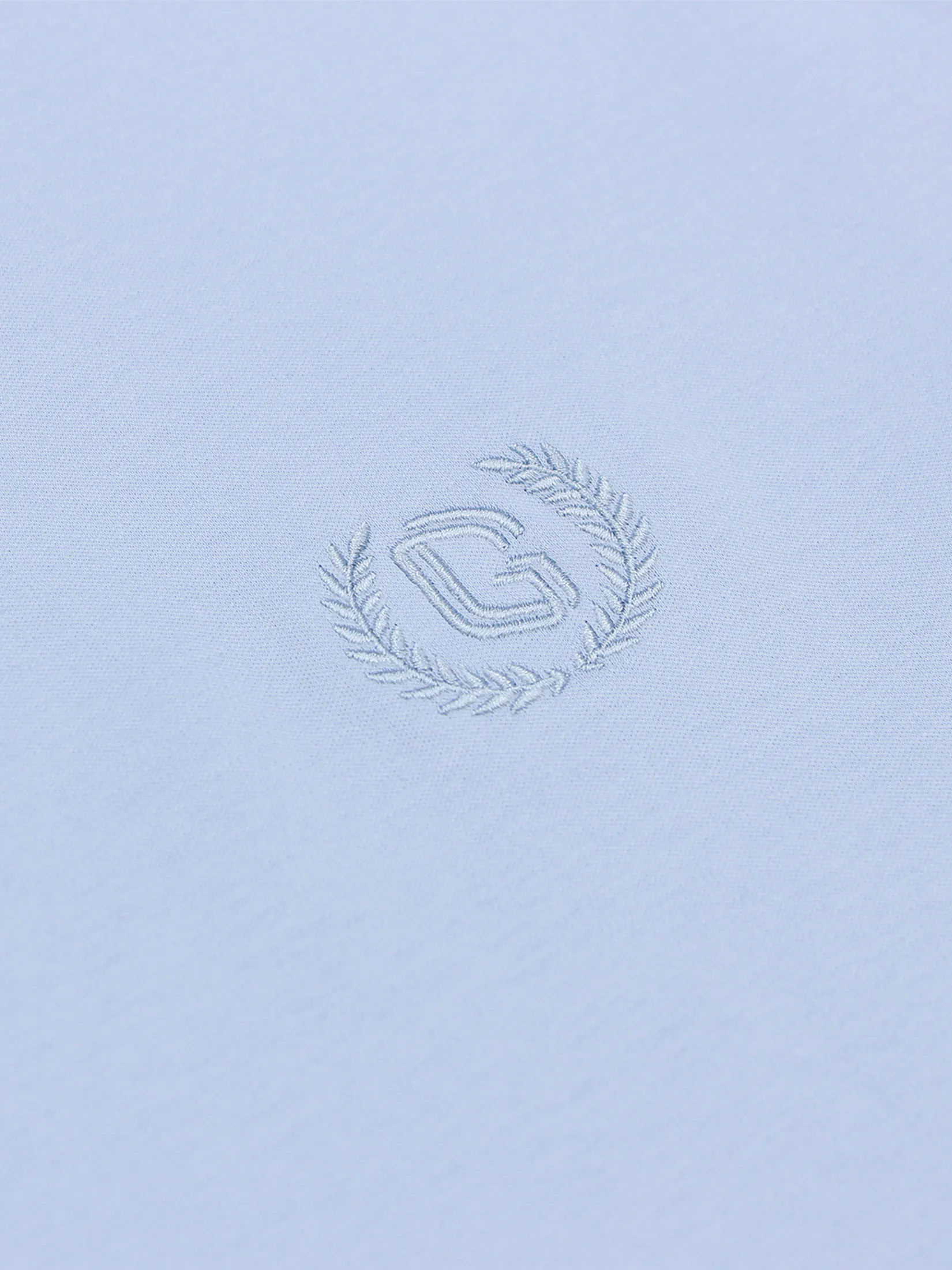 GIORDANO Men s Slim Cotton Embroidery Tee (Liquid Touch) Subdued blue