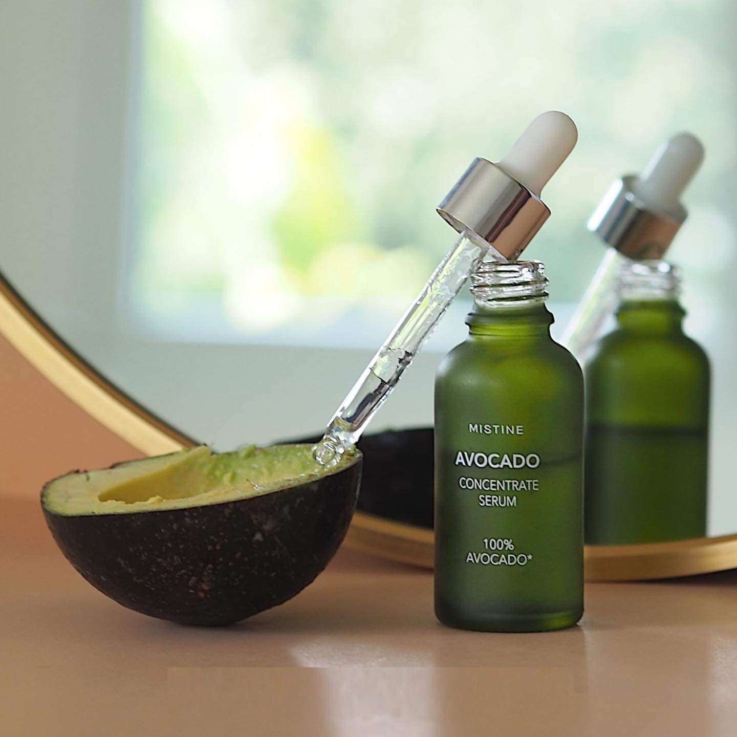 Омолаживающая сыворотка для лица с авокадо Mistine 25 мл